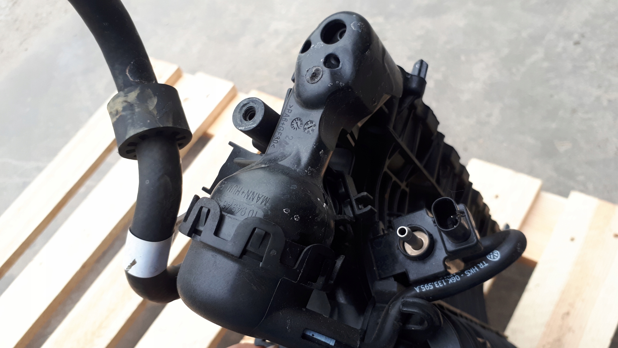 A4 B9 8W intake manifold 2.0 TFSI 06L133201B A5 8W
