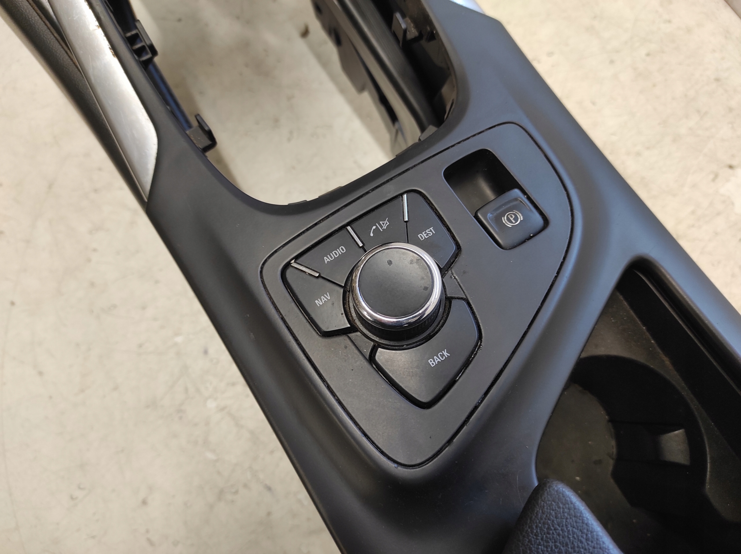 opel INSIGNIA A 08- тунель середина подлокотник