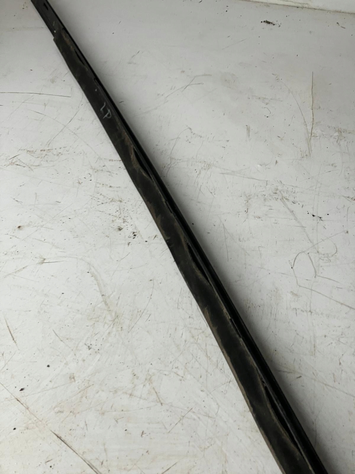 moulding dust door left front PEUGEOT 308 T9