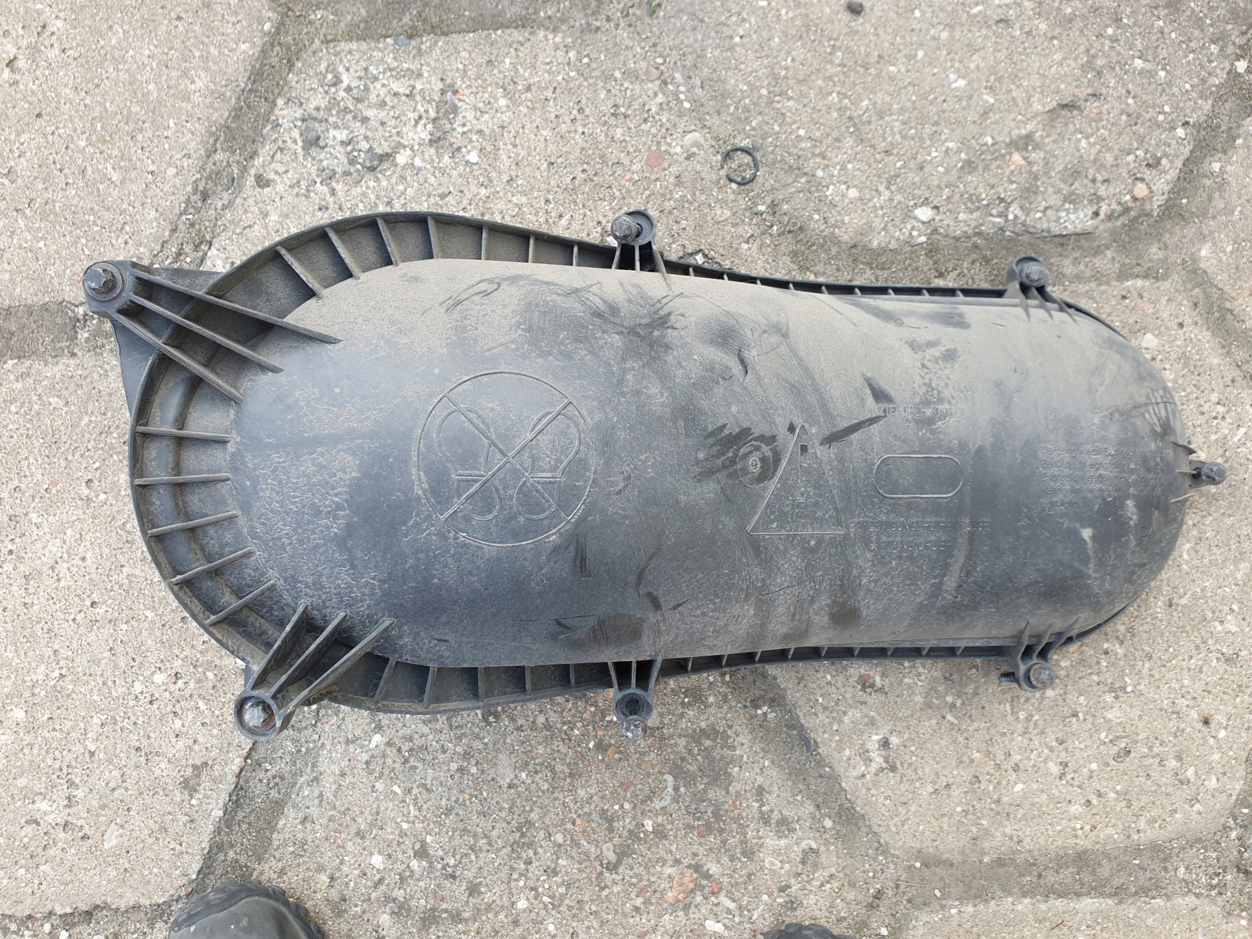 0040920008 - ACTROS MP4 ЗАКРЫТИЕ КРЫШКИ КОРПУСА ВОЗДУХА