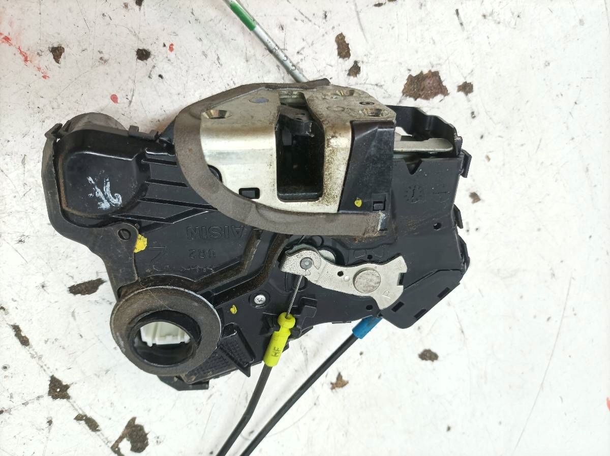 lock door right front A046693 Toyota Auris and (2006-2012)