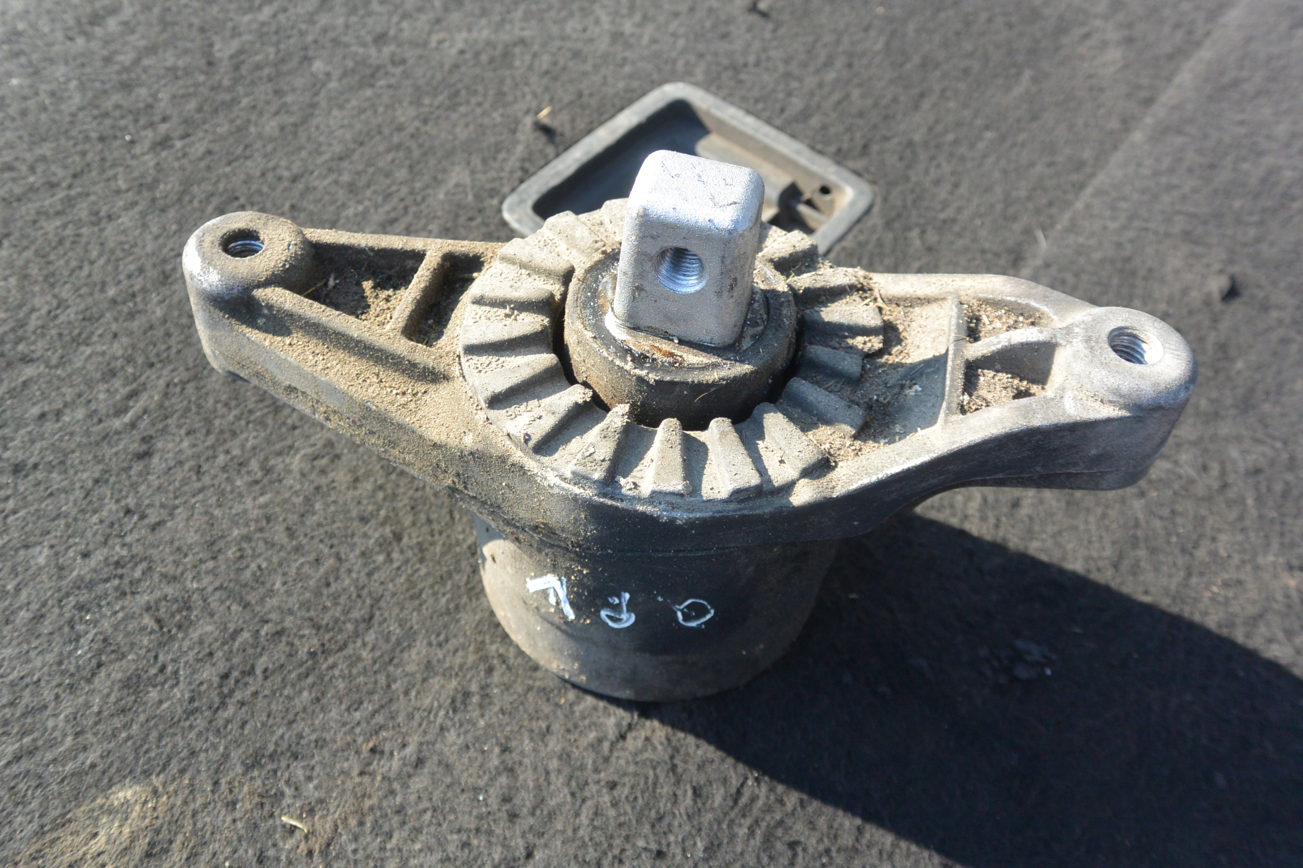 engine mount 3.0B MASERATI QUATTROPORTE GHIBLI