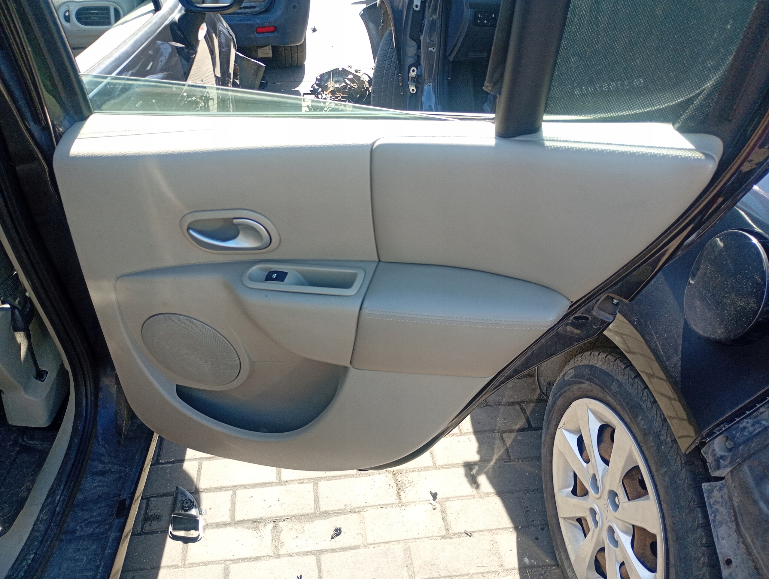 upholstery side right rear part Renault Modus 1 and 04-13