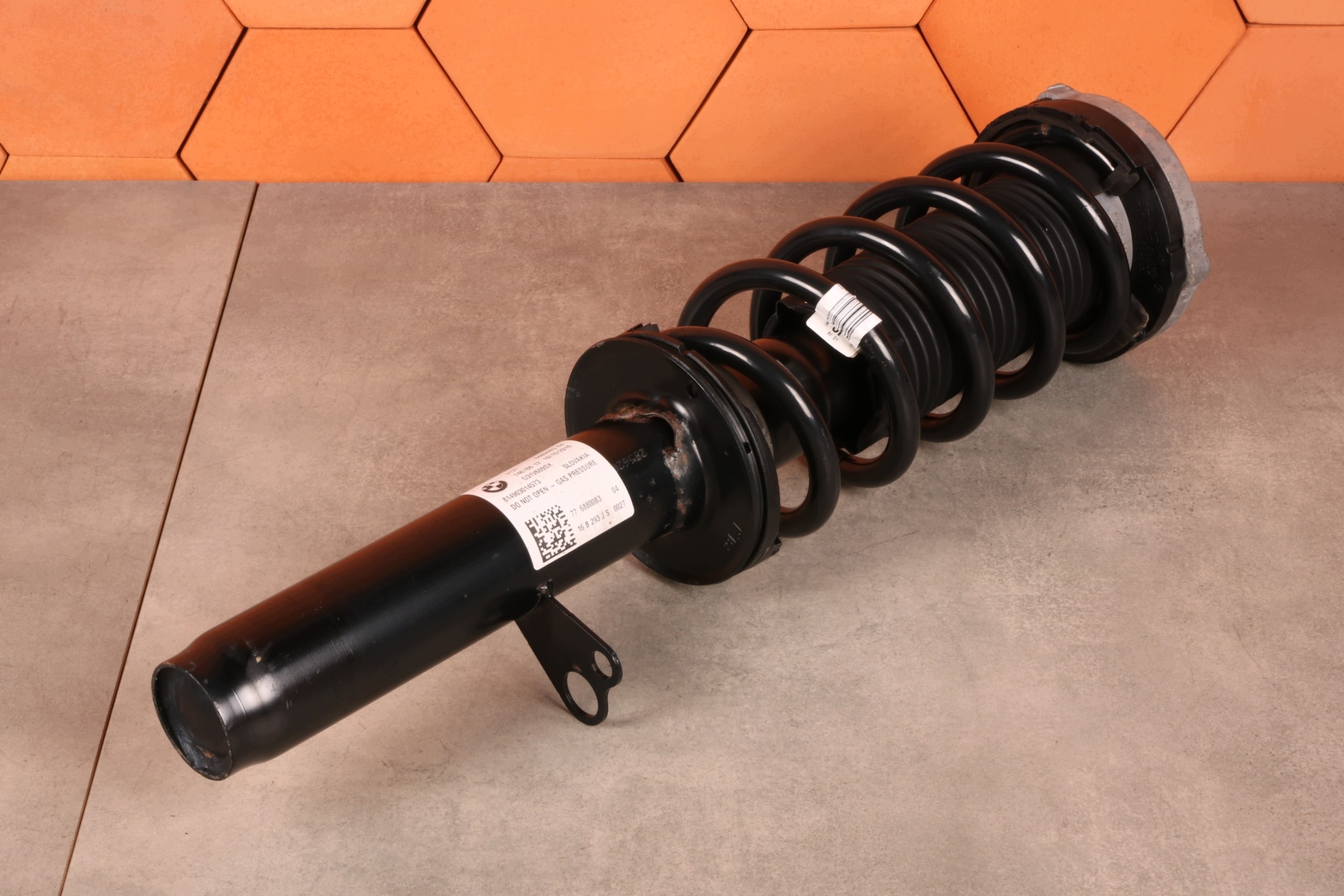 BMW 5' G31 530dX 540dX 540iX shock absorber left front front 6880083