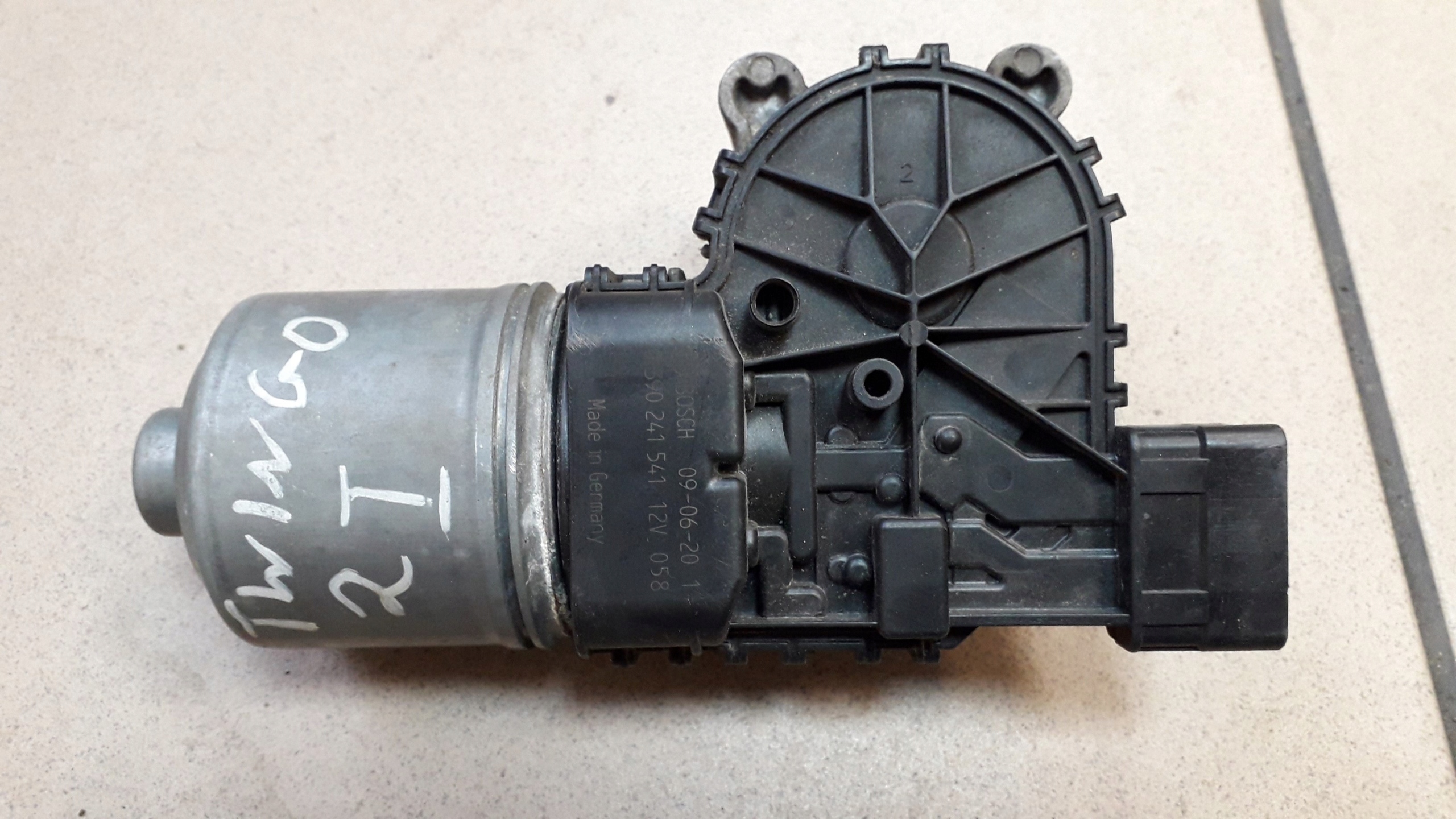 TWINGO II 2 07-11 SILNICZEK WYCIERACZEK 0390241541