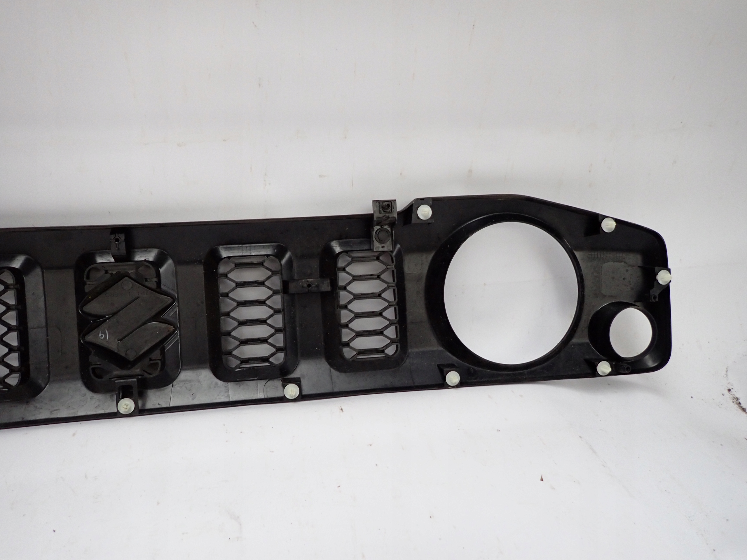 SUZUKI JIMNY IV 18- grill grille of a bumper front front