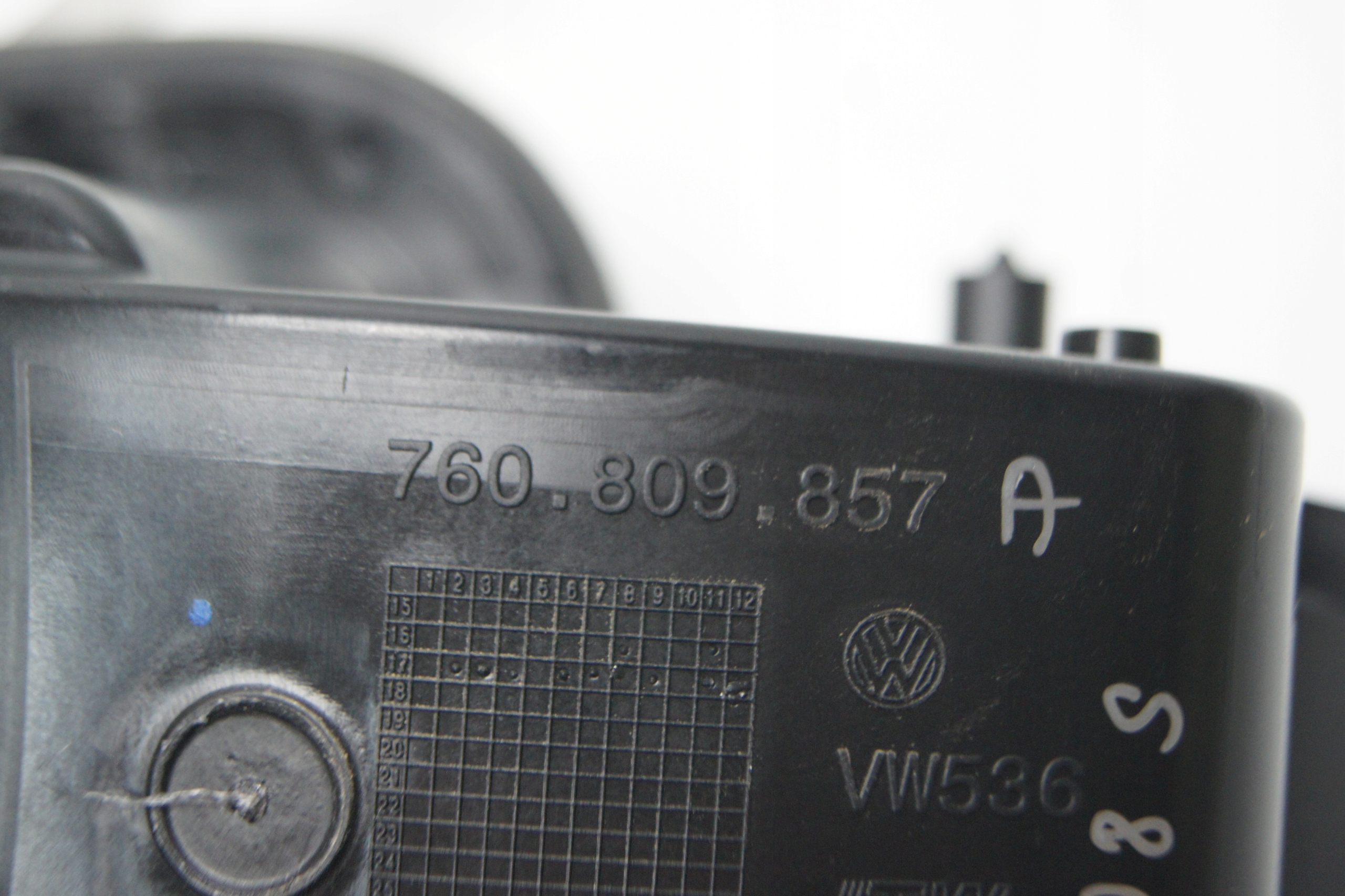 GD TOUAREG III LOK1 KLAPKA WLEWU PALIWA 760809857A Part number 760809857A