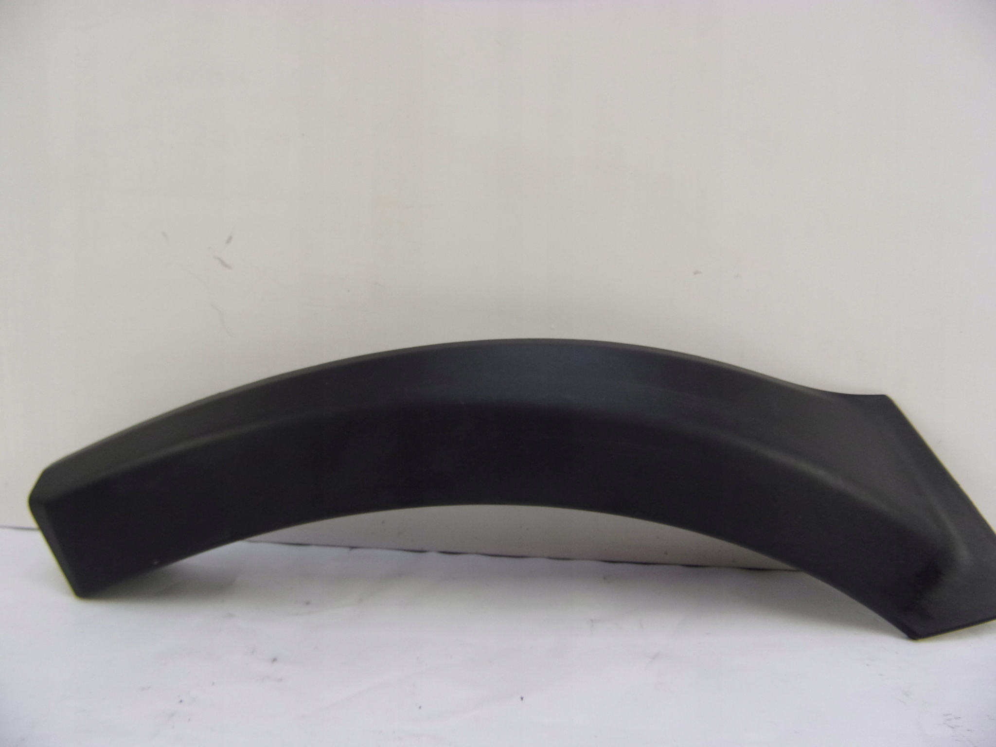 J8A2 28371AD - RANGE ROVER VELAR ОБШИВКА КРИЛА ЛІВА ЗАДНЯ