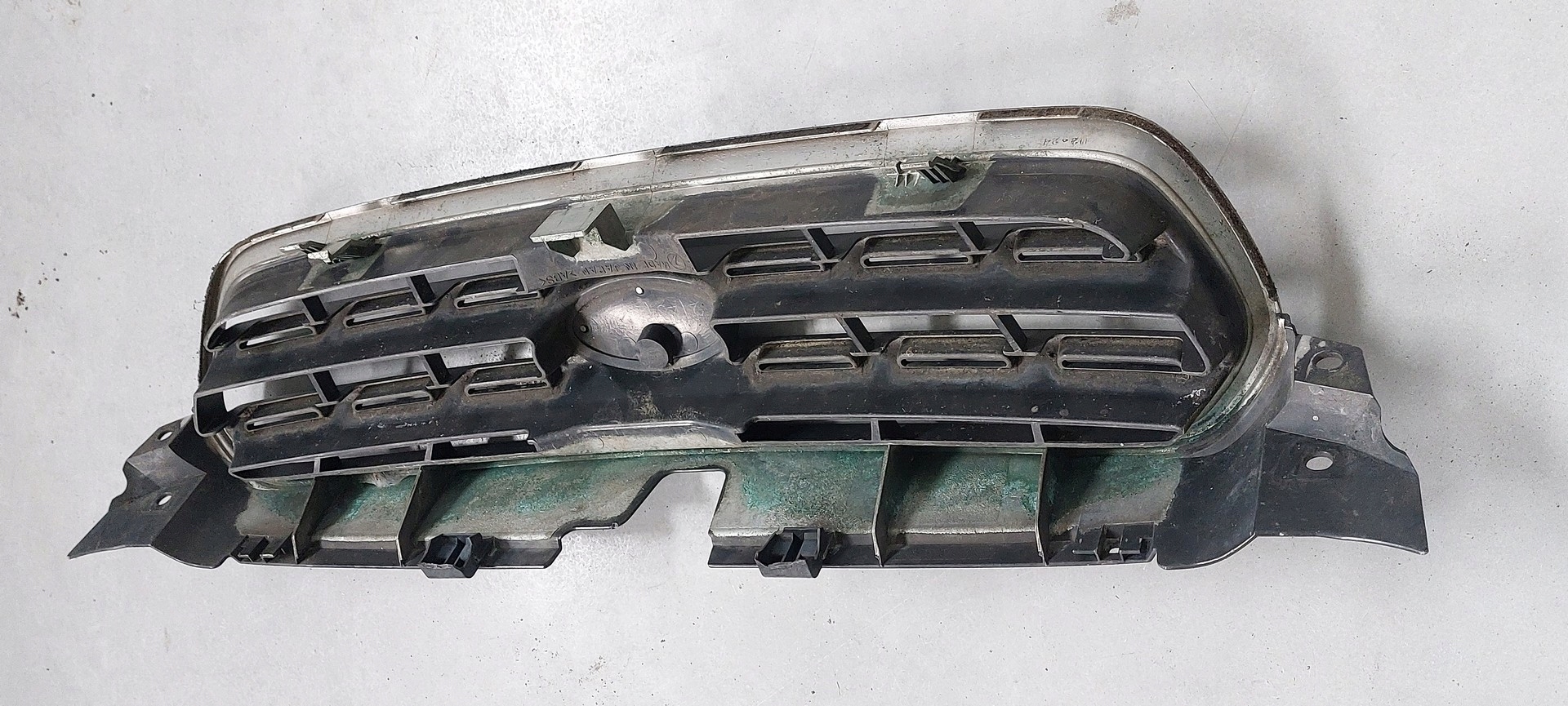 subaru Outback III 03- решетка радиатора