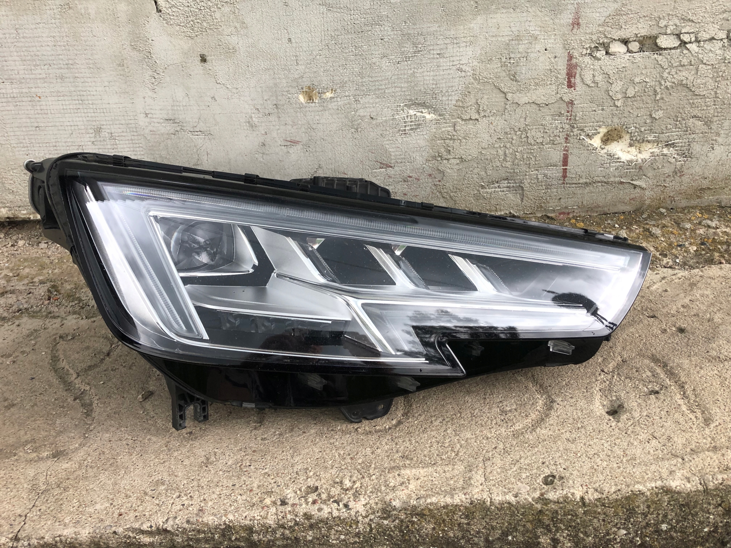 AUDI A4 B9w 15-19 ФАРА ПРАВА ПОВНИЙ КОМПЛЕКТ LED МАТРИКС ОРИГІНАЛ ЄВРОПА