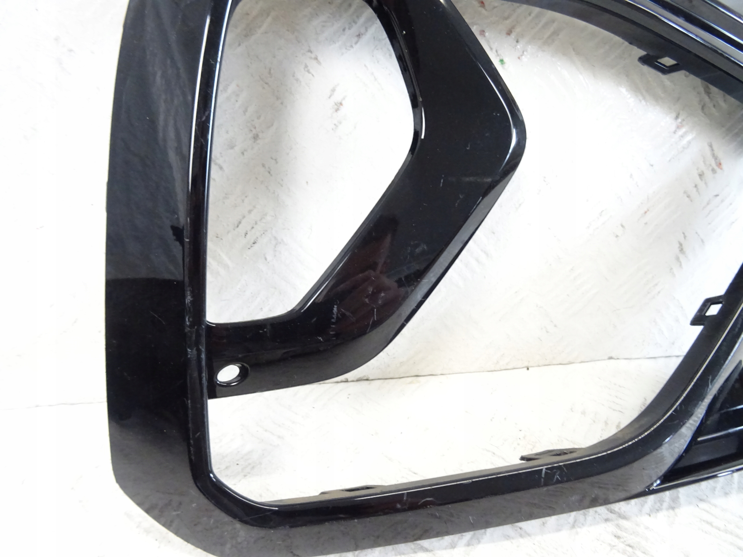 grid of a bumper front front right VW TAIGO R-LINE 2G7853666B
