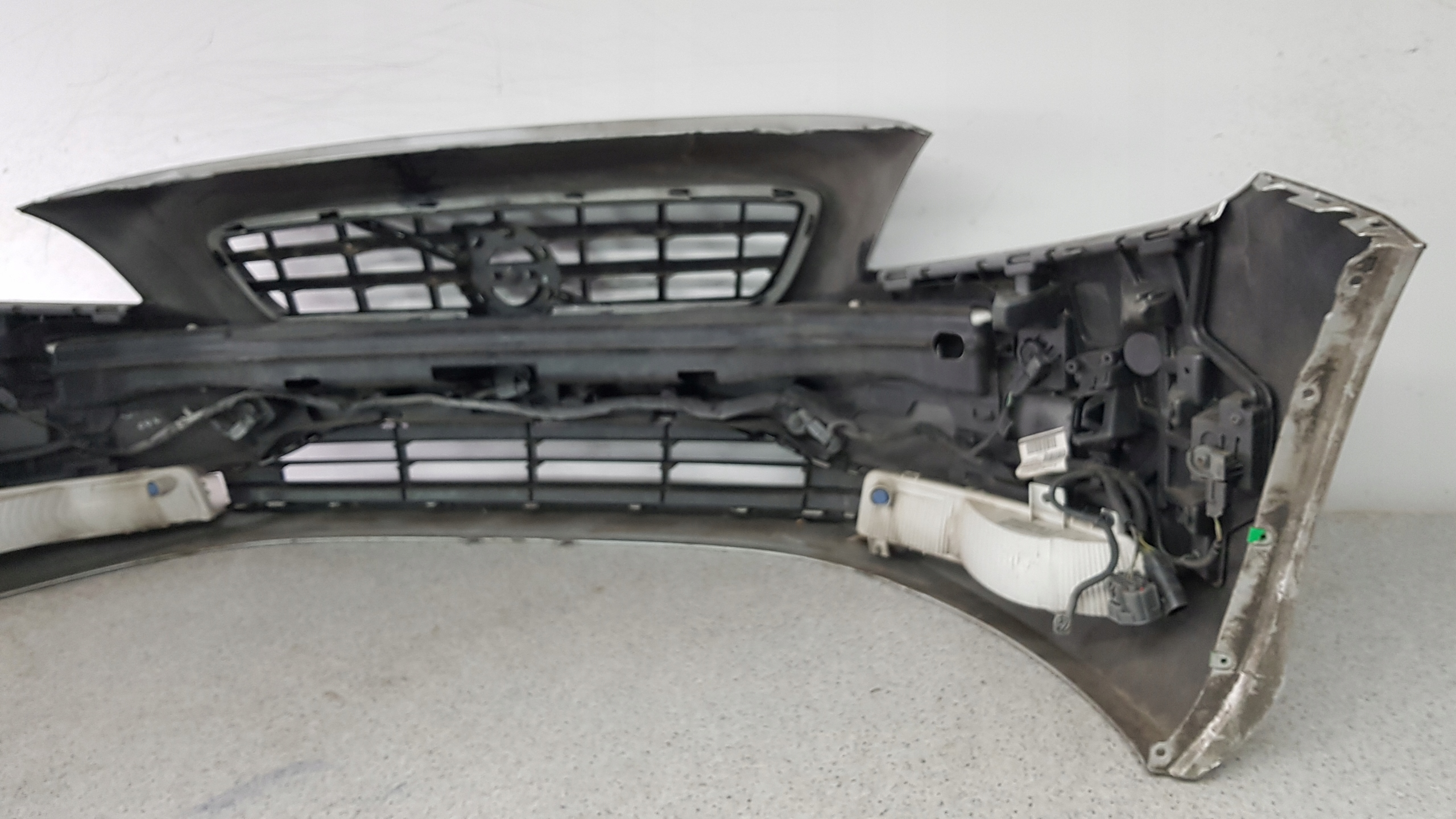 VOLVO V40 2012 nárazník předek 7137