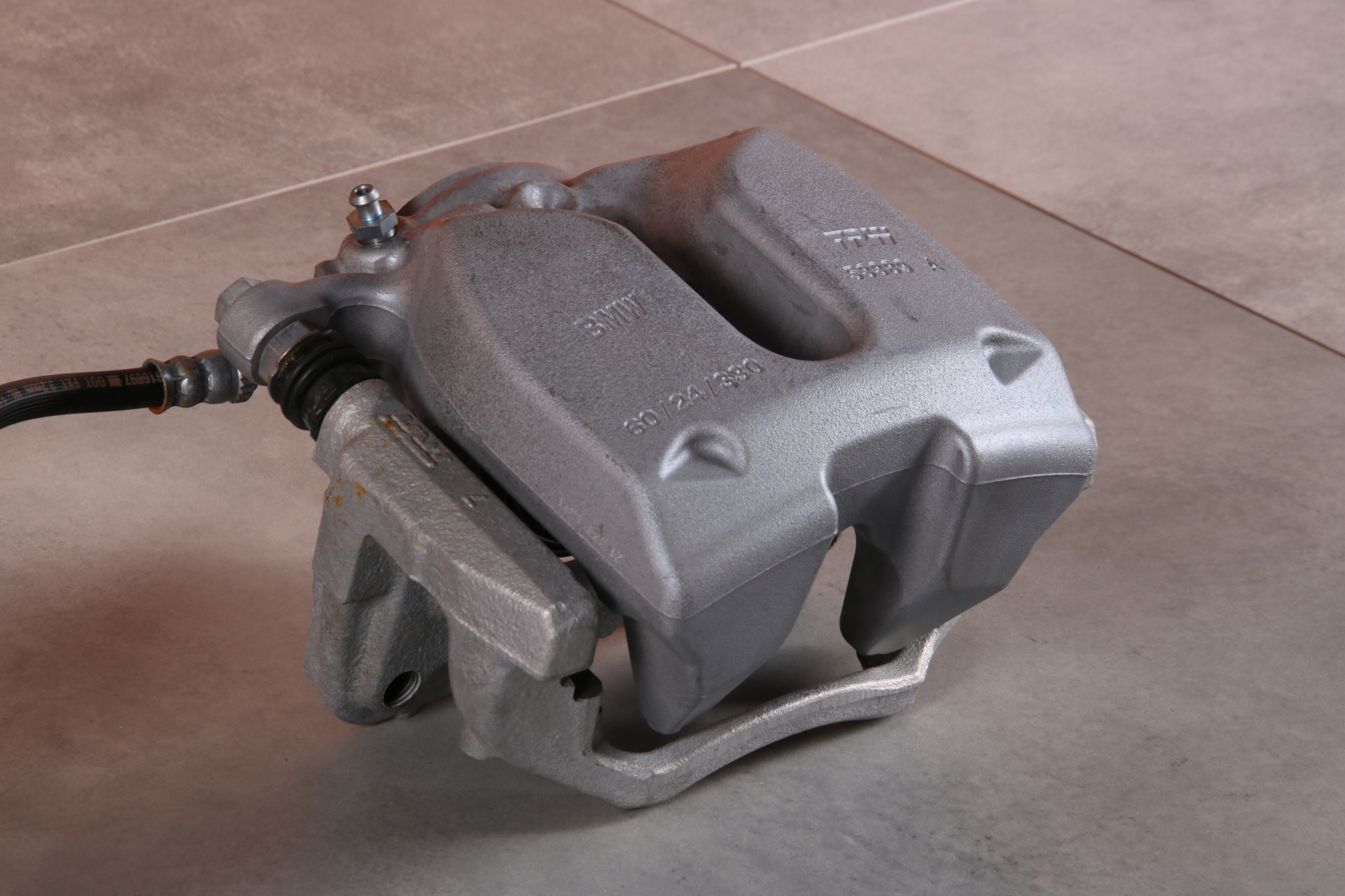 BMW G30 G31 caliper brake left front front 6872799 60/24/330 26 km !!!