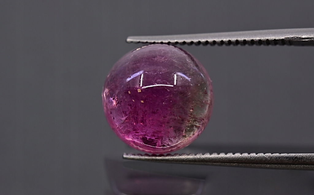 Turmalín kulatý kabošon fi 9,4 mm