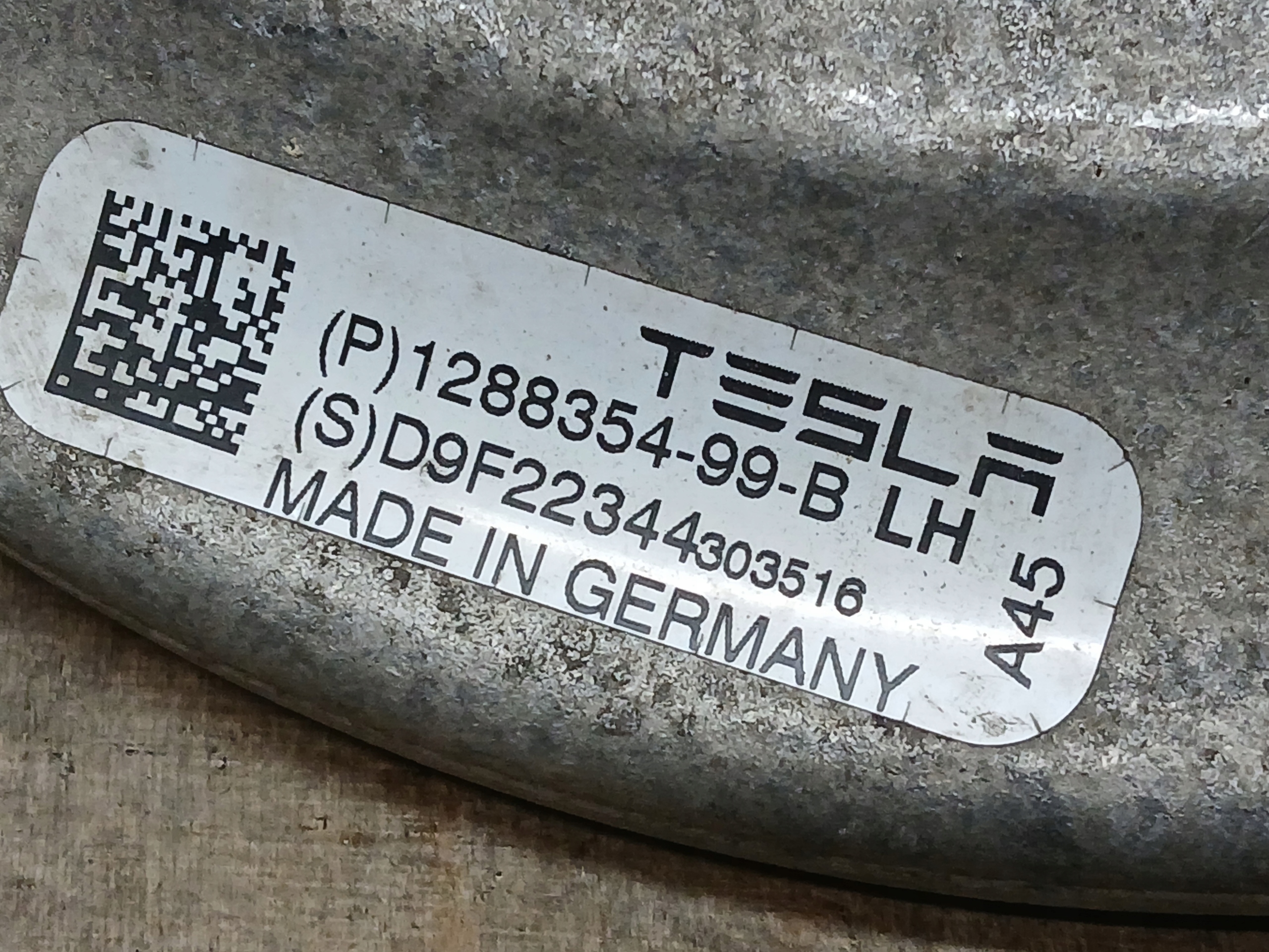 arm front left TESLA III 3 1288341-99-B 1288354-99-B