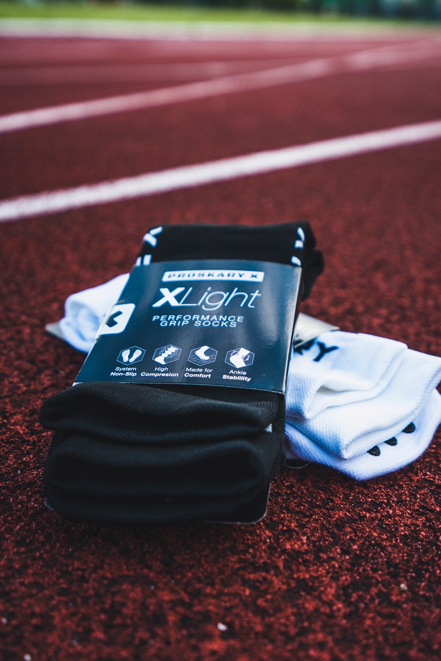 Proskary X-Light Czarne Antypoślizgowe Kolor czarny