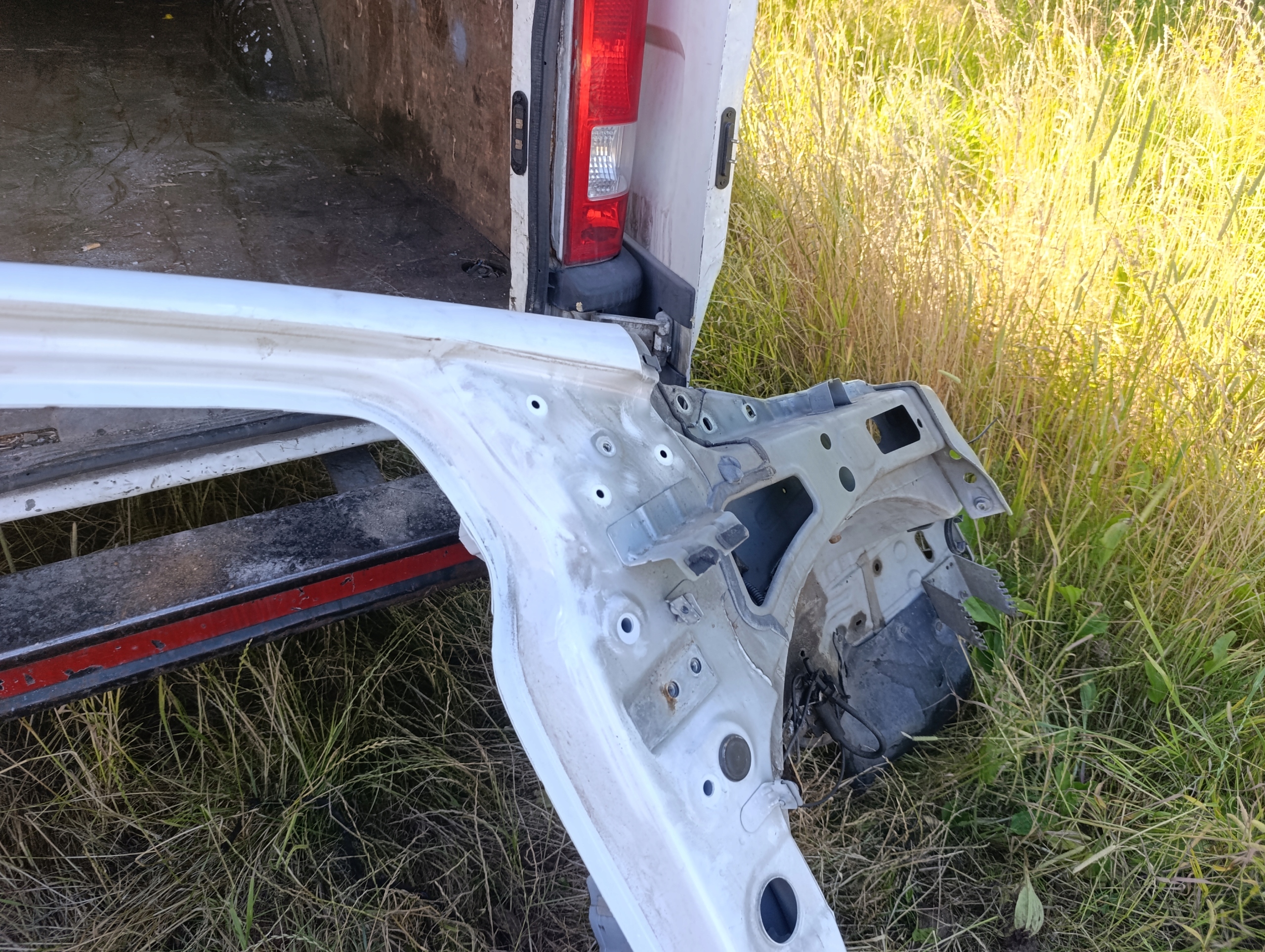 quarter right front right front opel meriva b Z474 biala