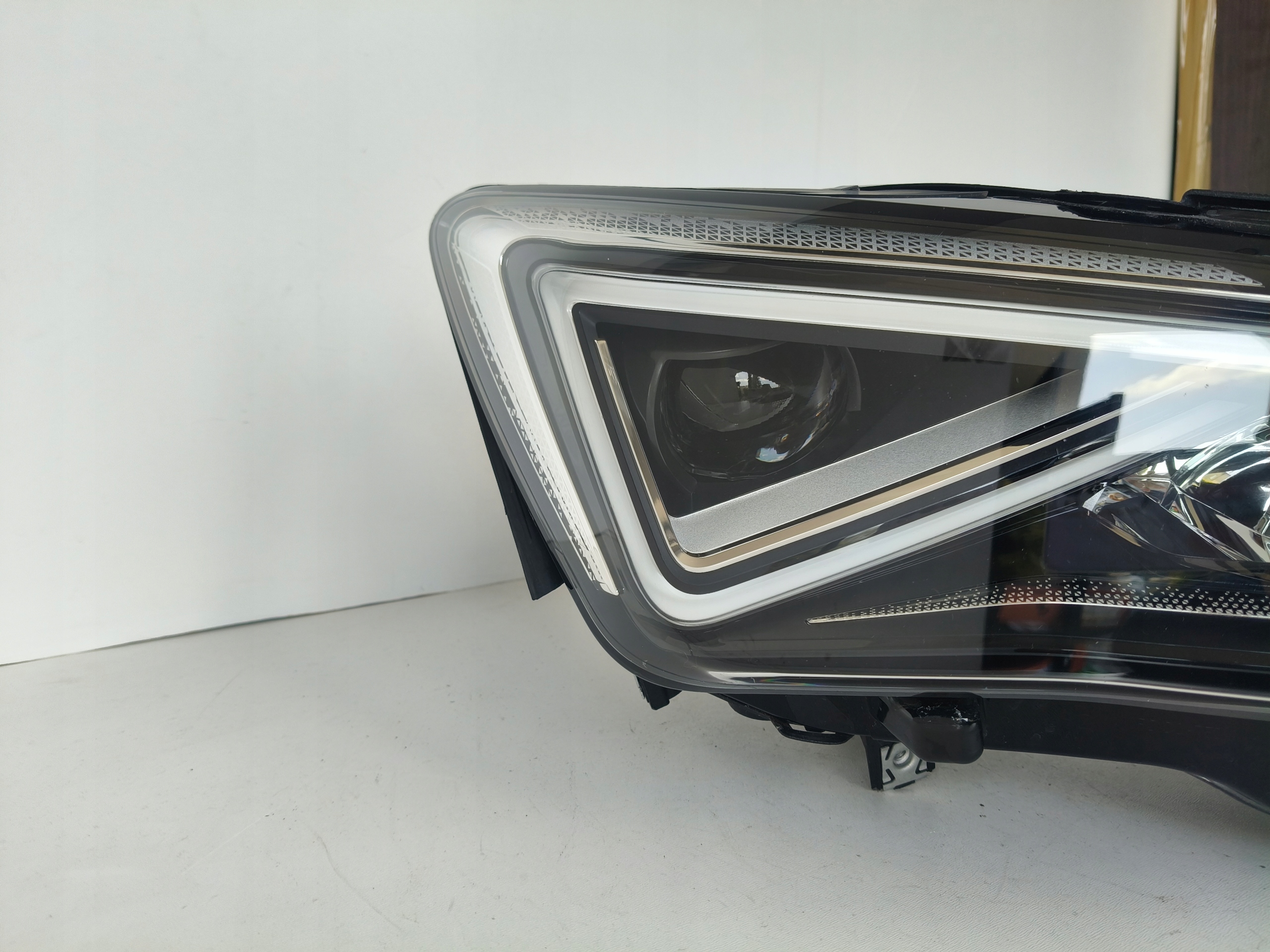 light right REFLEKTOR SEAT TARRACO 5FJ 18- FULL LED