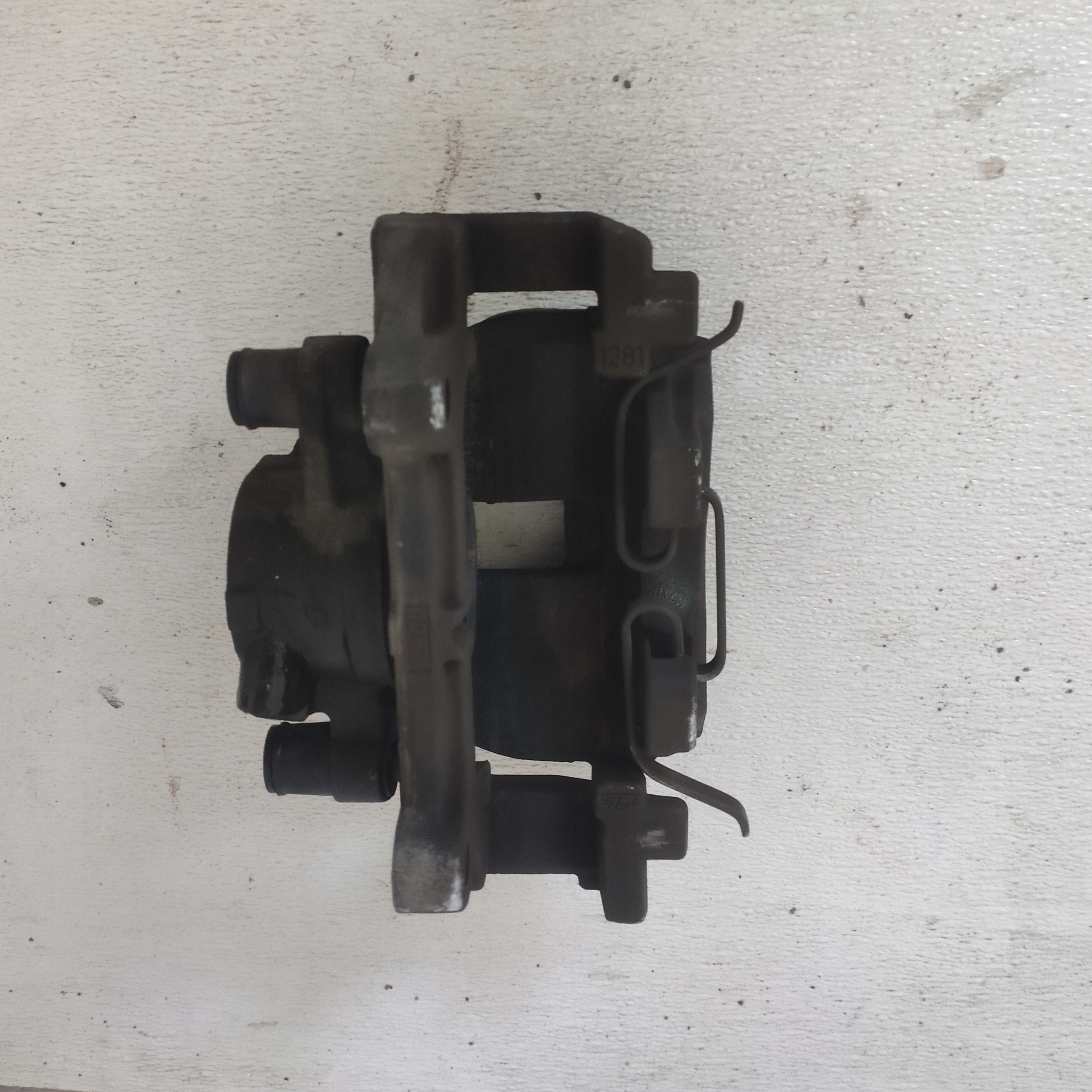 VOLVO XC60 II 2022 B4 MILD-HYBRID caliper brake left front 345MM