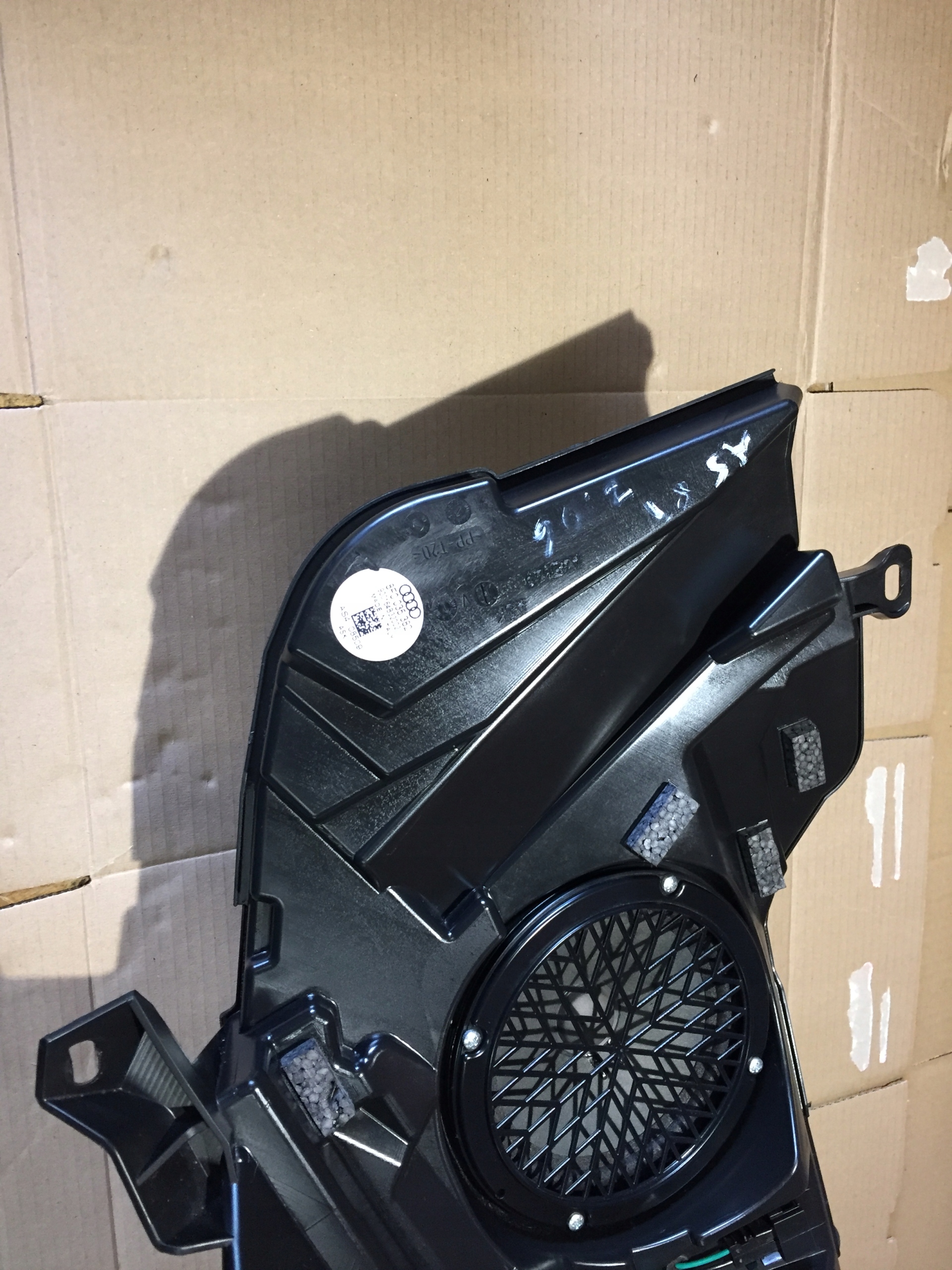 AUDI A5 8T CARBIO speaker SUBWOOFER 8F0035382