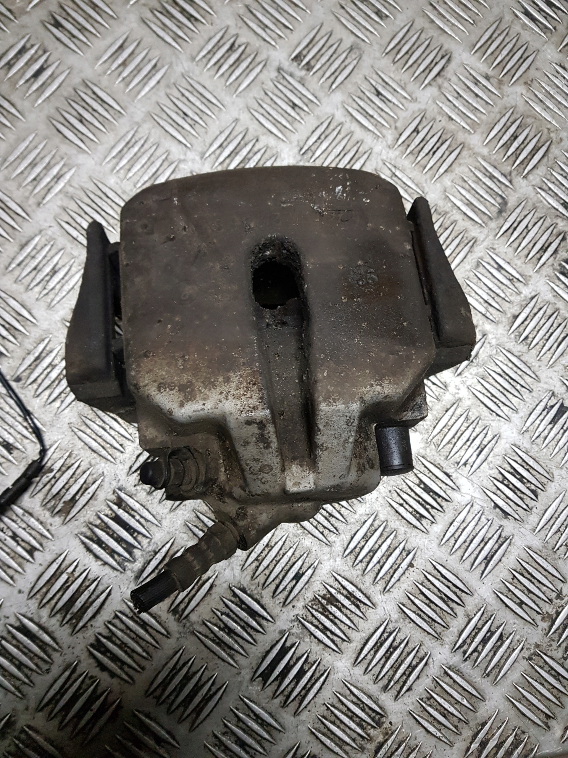 BMW E39 525i caliper brake front left right 2.5