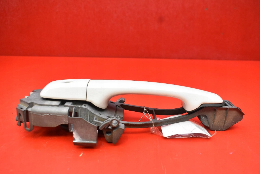 handle left front front BIALA 30784199 VOLVO S40 2 II V50 LIFT 07-12
