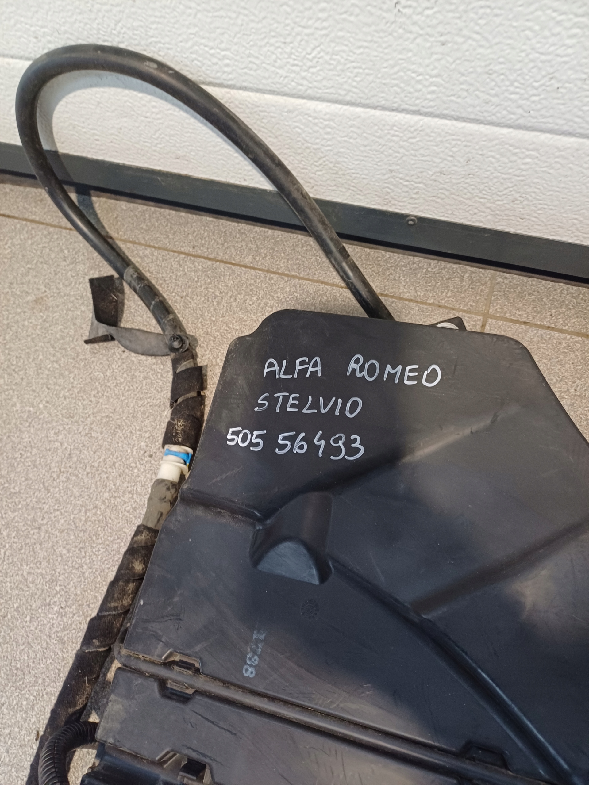 serbatoio LIQUIDO LAVAFARI ALFA ROMEO STELVIO 50556493