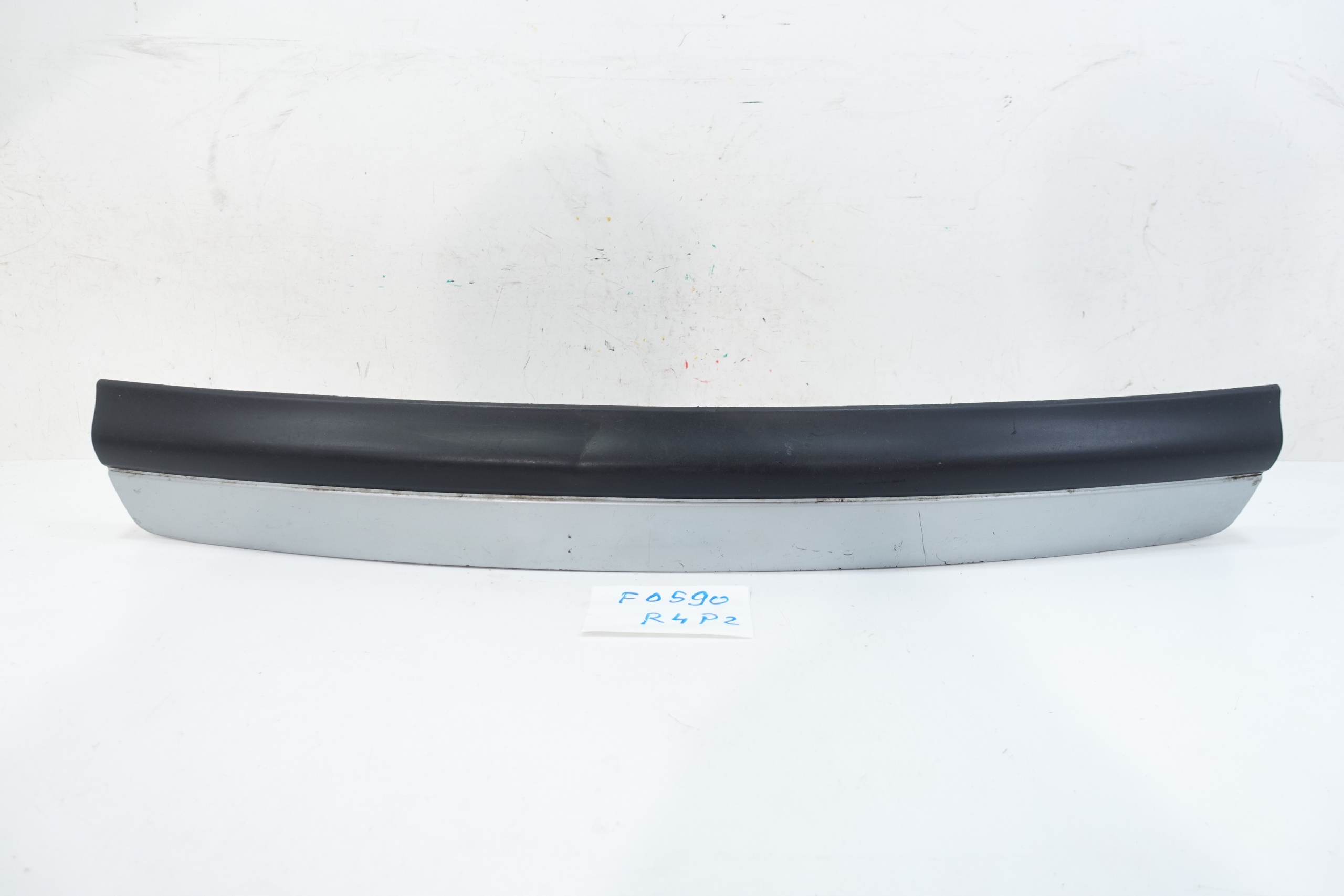 RENAULT LAGUNA and cap moulding bonnet 7700420428