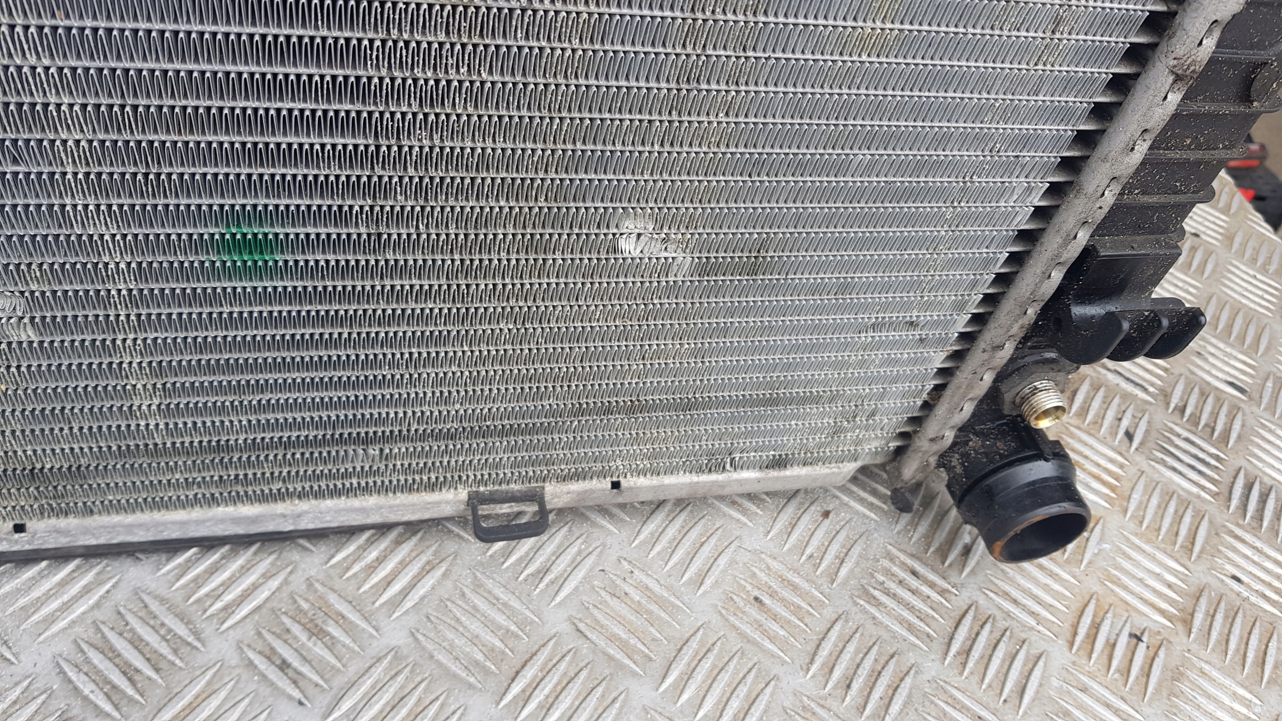MERCEDES W220 water cooler 3.2 CDI 2205050188