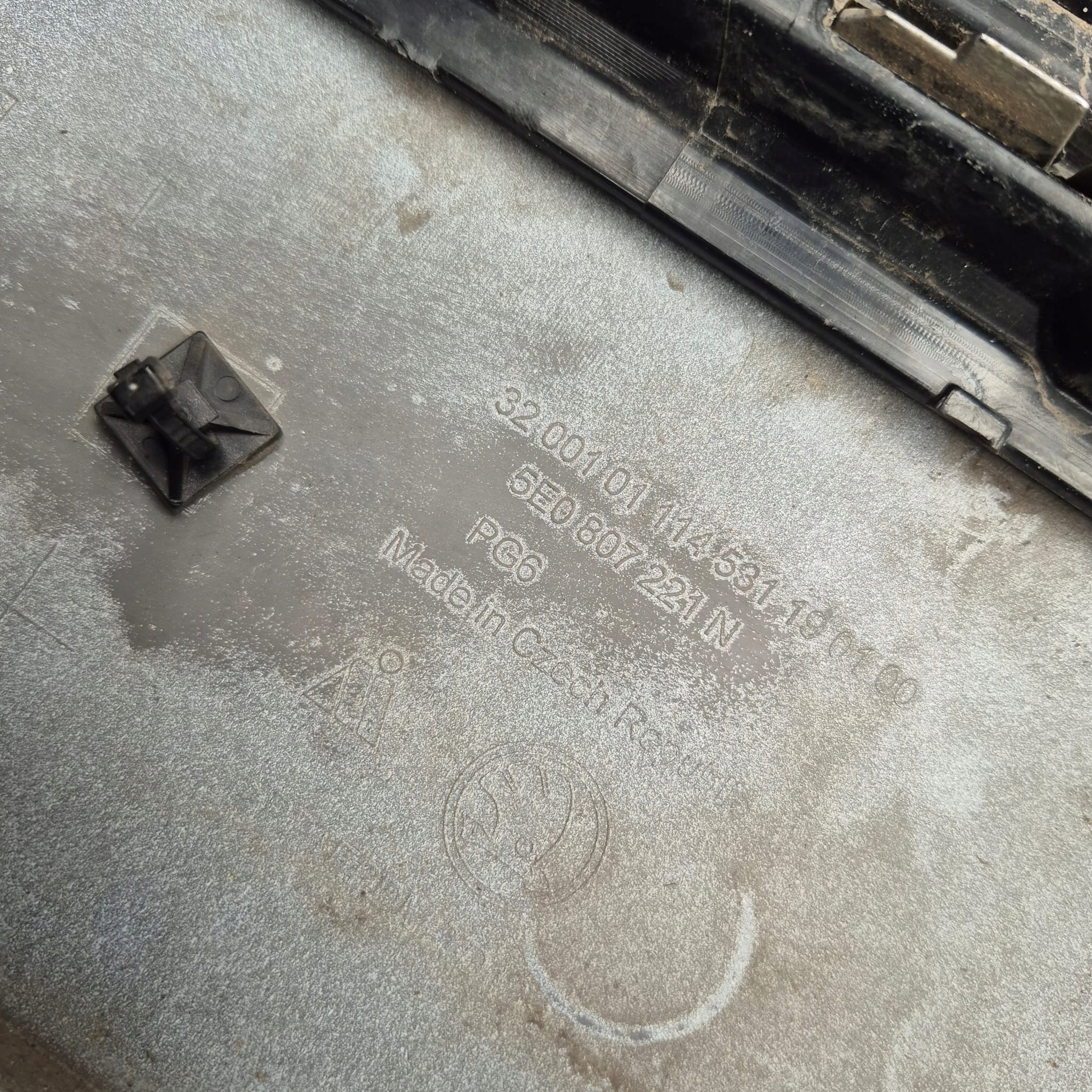 SKODA OCTAVIA III LIFT 17- bumper front front SPR 5E0807221N