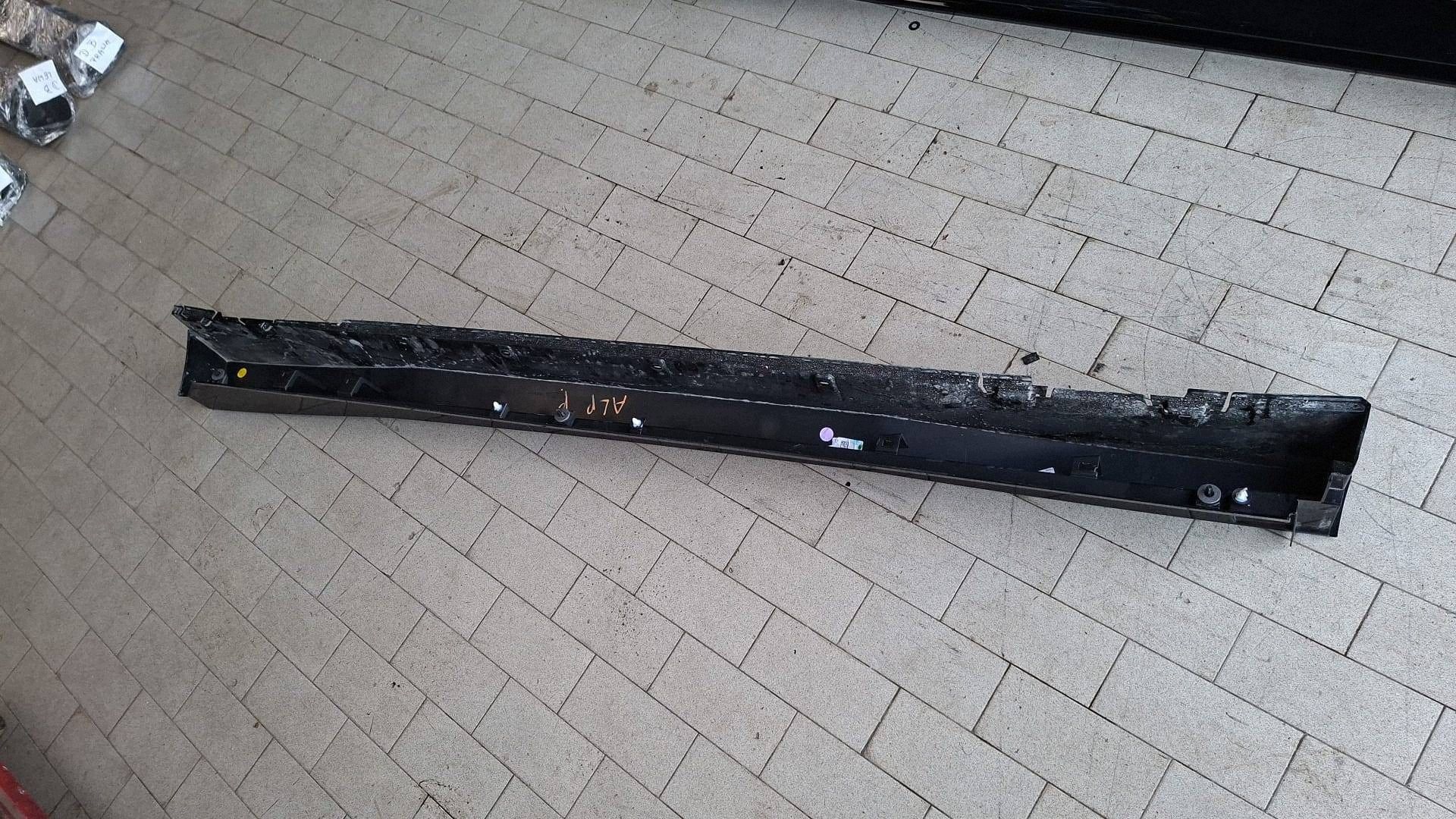 modanatura minigonna laterale / lato destro bocchetta Alpine A390 764188282R
