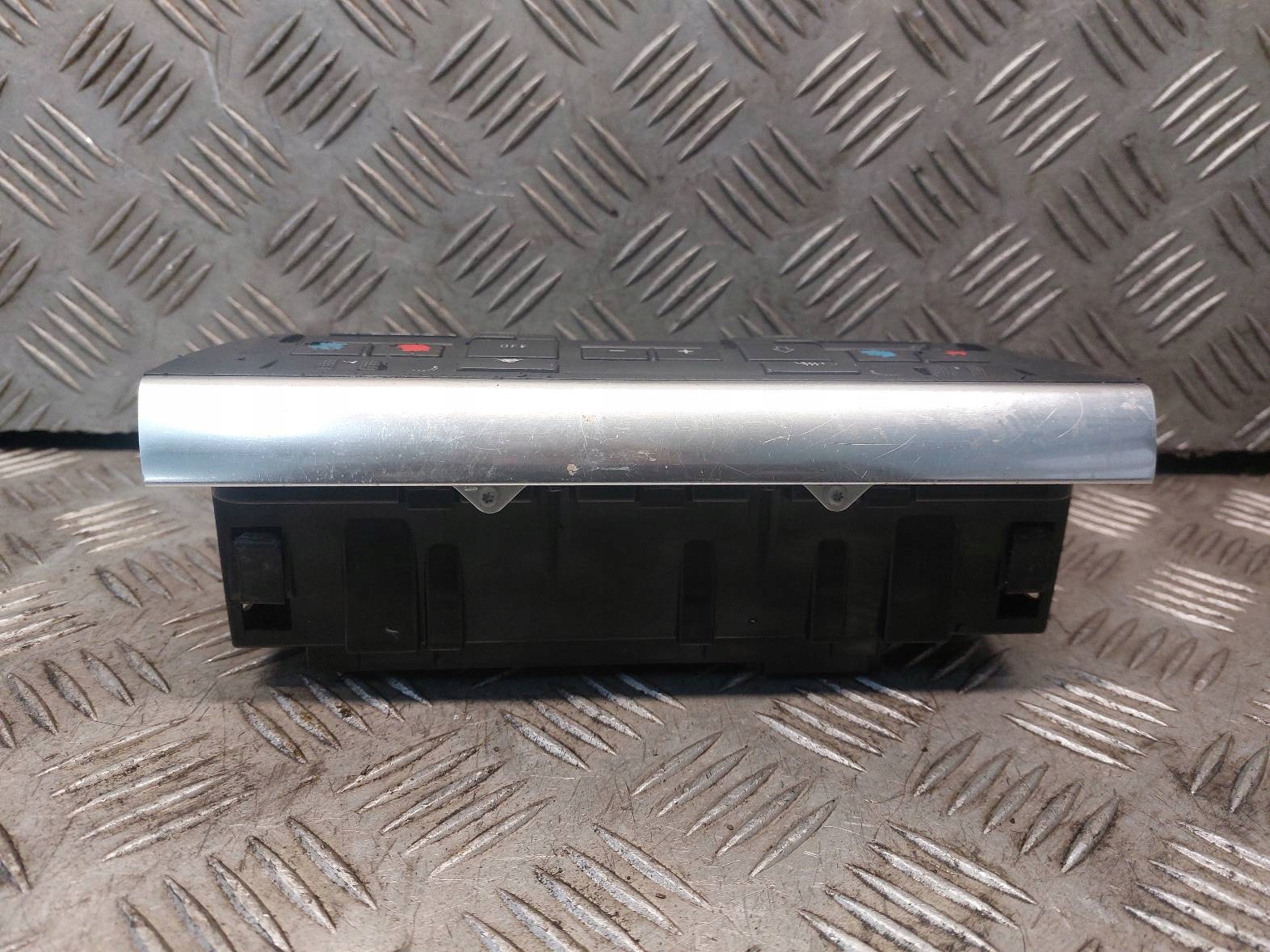 PANEL Bouches buses AUDI A4 B6 8E0820043AB