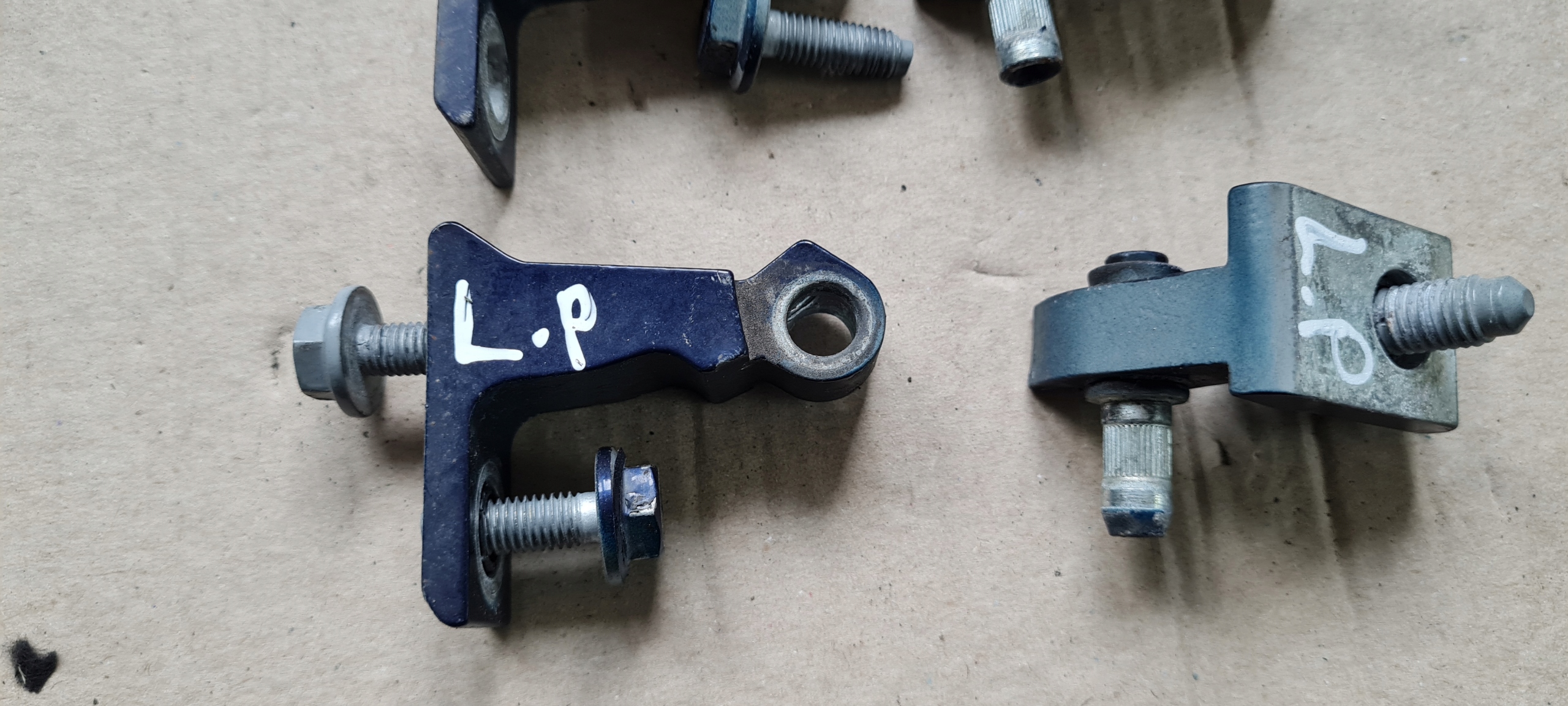 S4 B8 LIFT A4 hinge hinges door left left rear part rear. KOMPLET LX5P