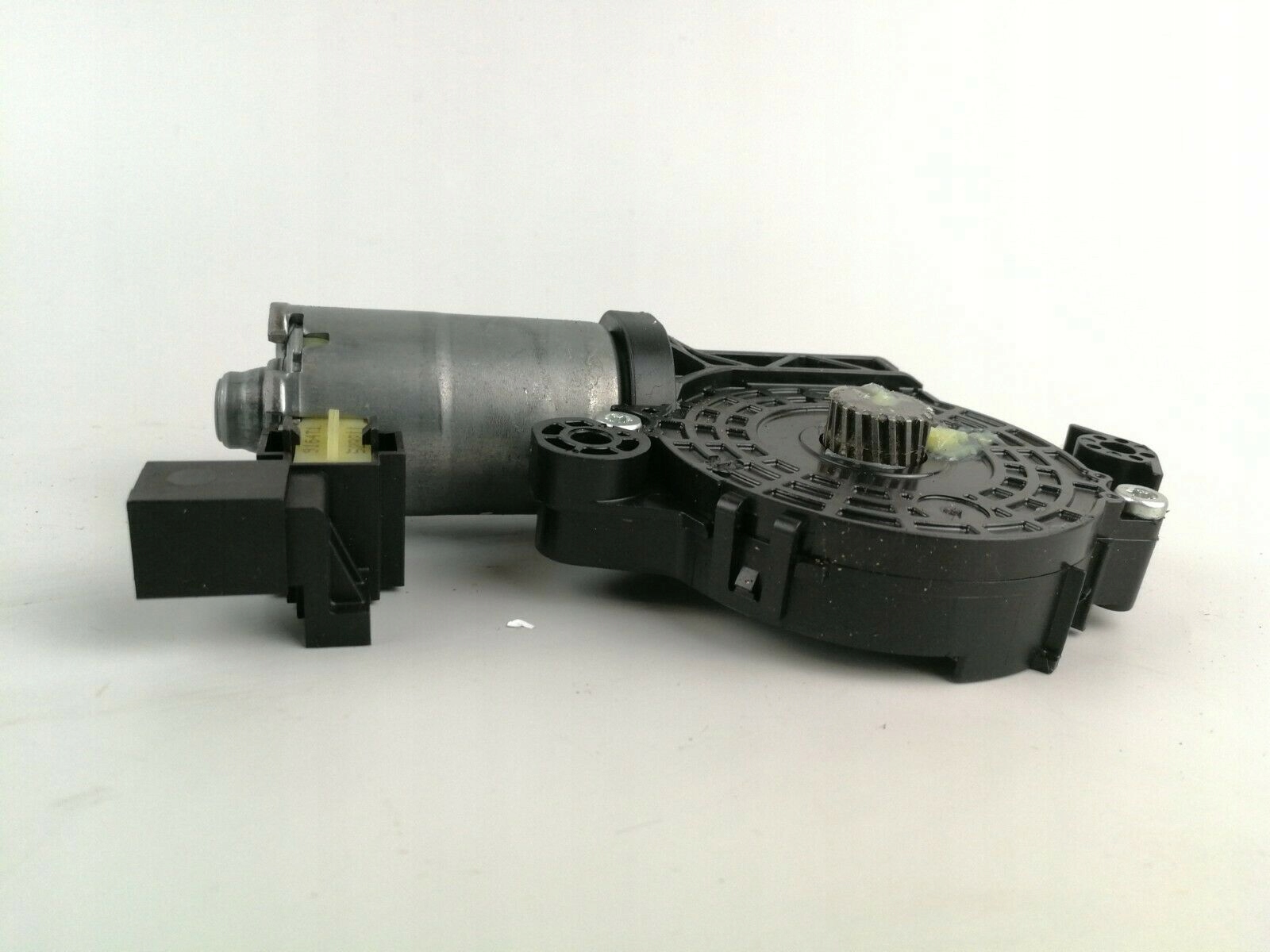 Мотор окна крыши 0390200101 Мерседес В205