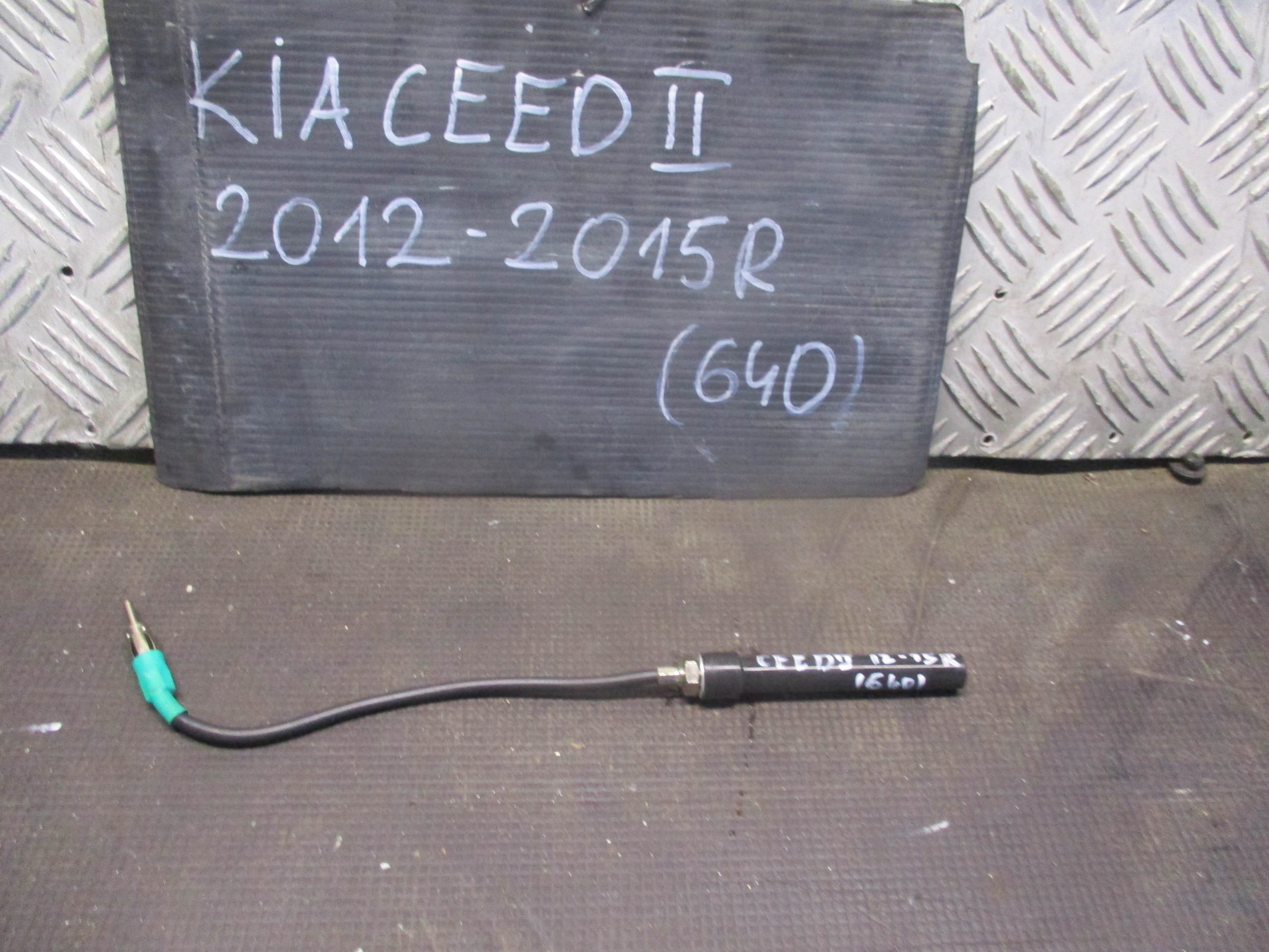 PRZEWÓD ANTENY KIA CEED II 12-15R