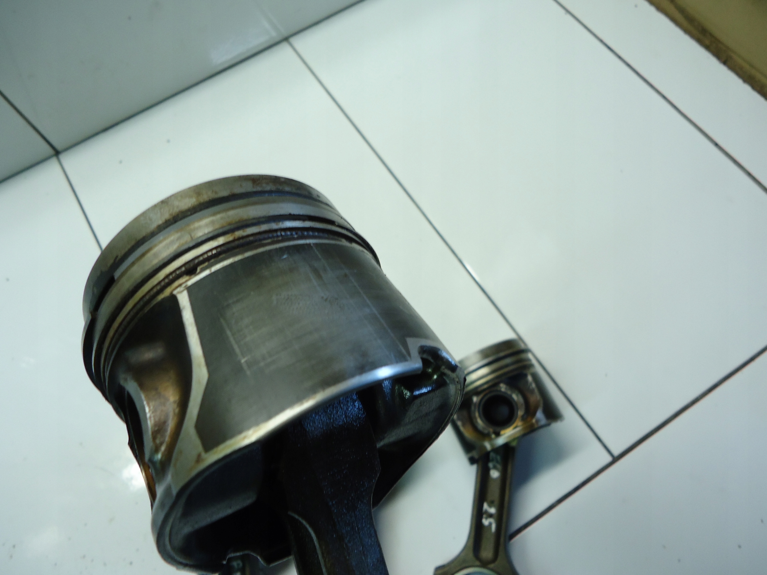 BMW 5 E60 2.5D M57D25 pistone con biella