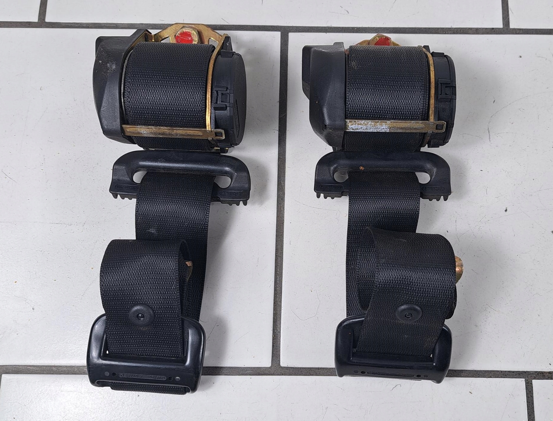 W124 седан ремені безпеки задній комплект