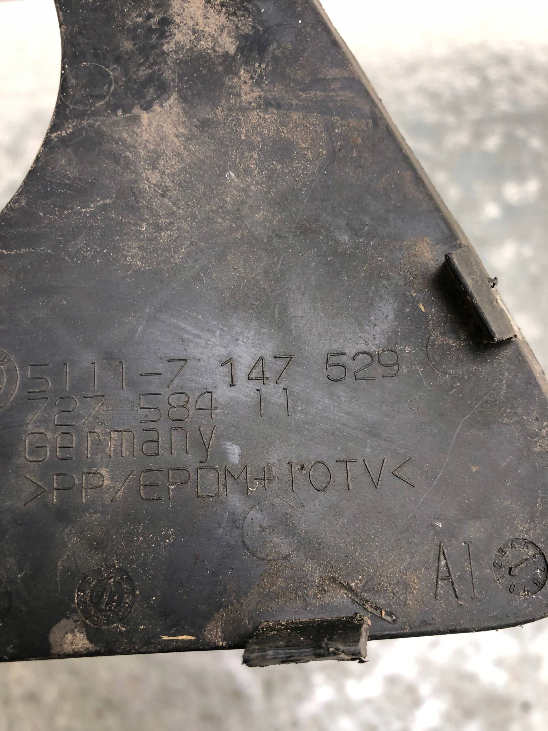 mřížka mlhovky levý předek BMW E46 CABRIO 7147529
