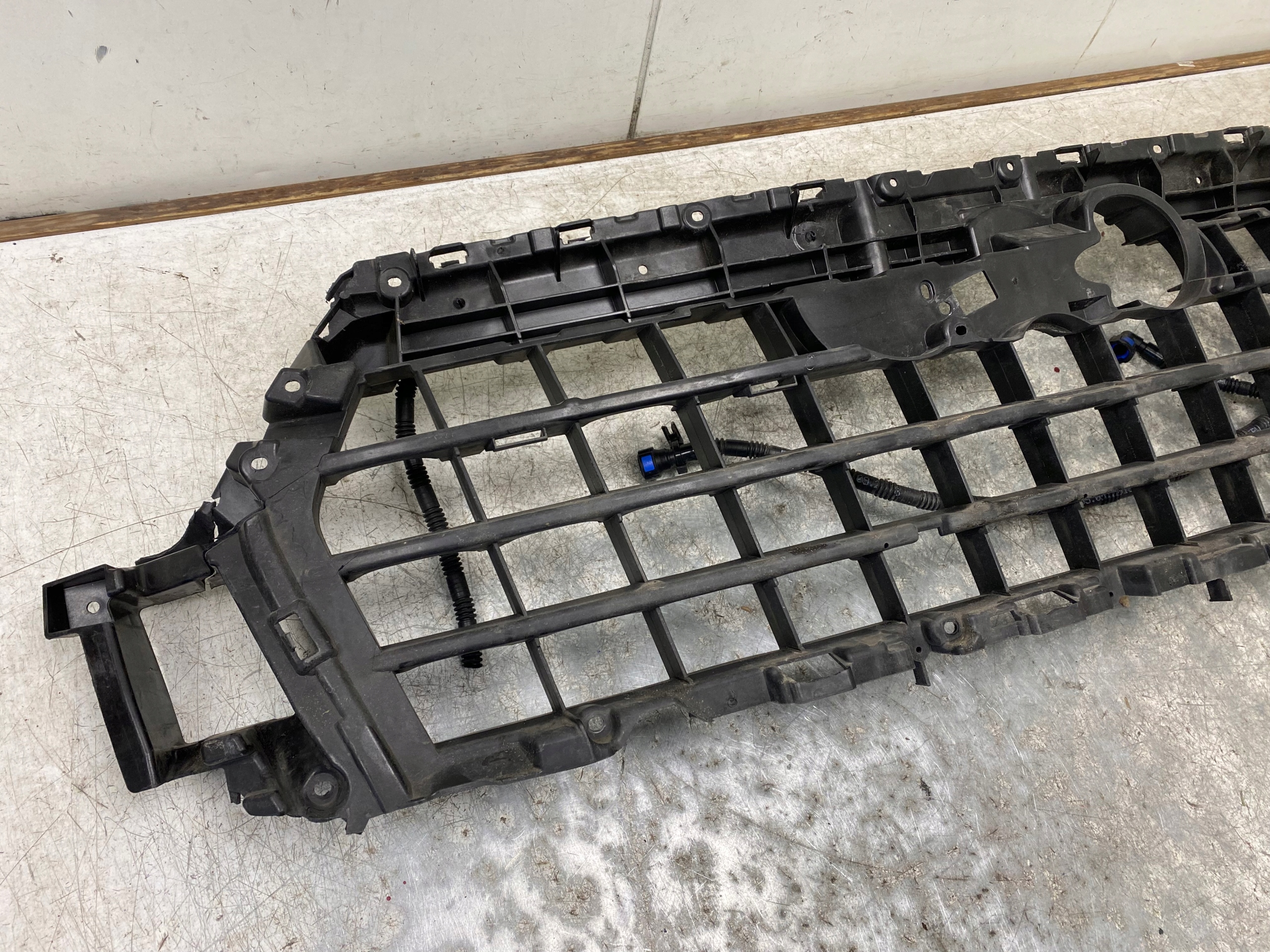 AUDI Q7 4M0 Halter Grill Grill 4M0807233C