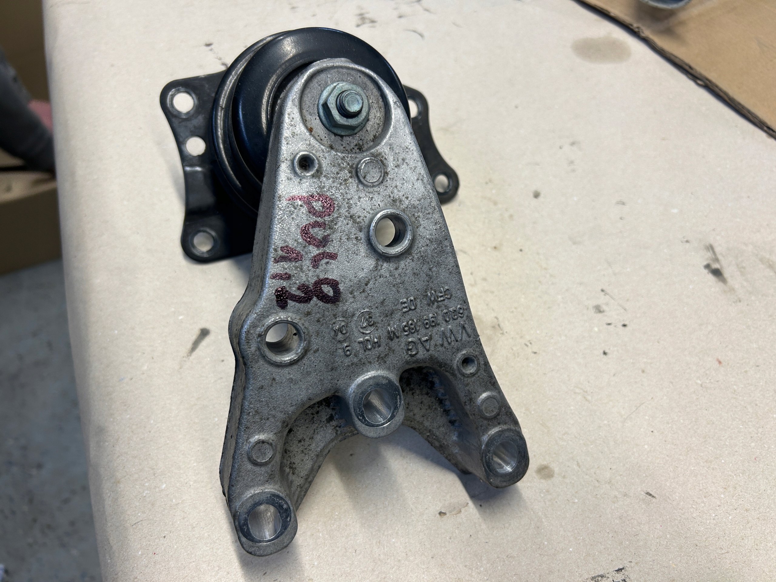 VW POLO 9N 1,2 holder engine mount 6Q0199185M
