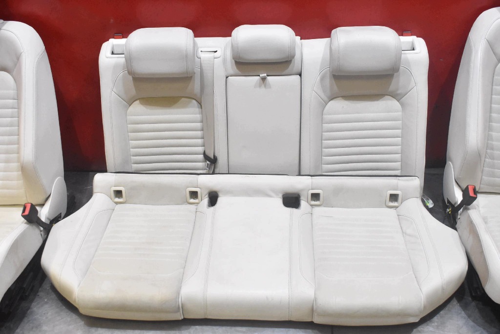 Sitz Sitze Seite Seiten KOMPLET Halbleder EU VW PASSAT B8 Sedan 14-22
