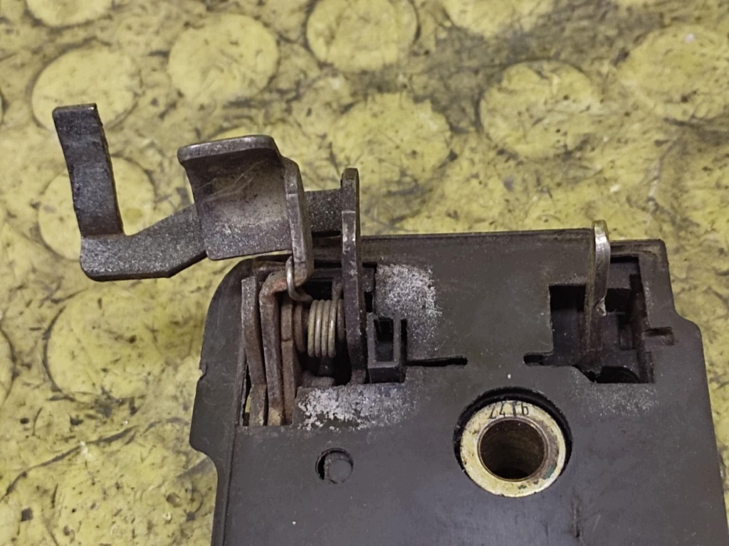 VW PASSAT B4 lock door right front 357837016G