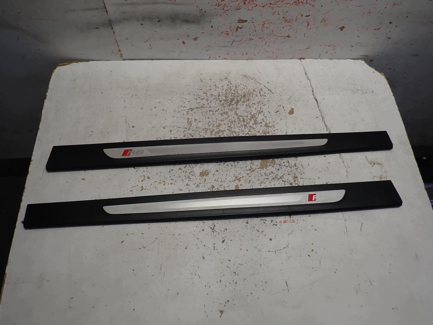 moulding cap of the threshold left AUDI R8 II 2018- 4S0853371