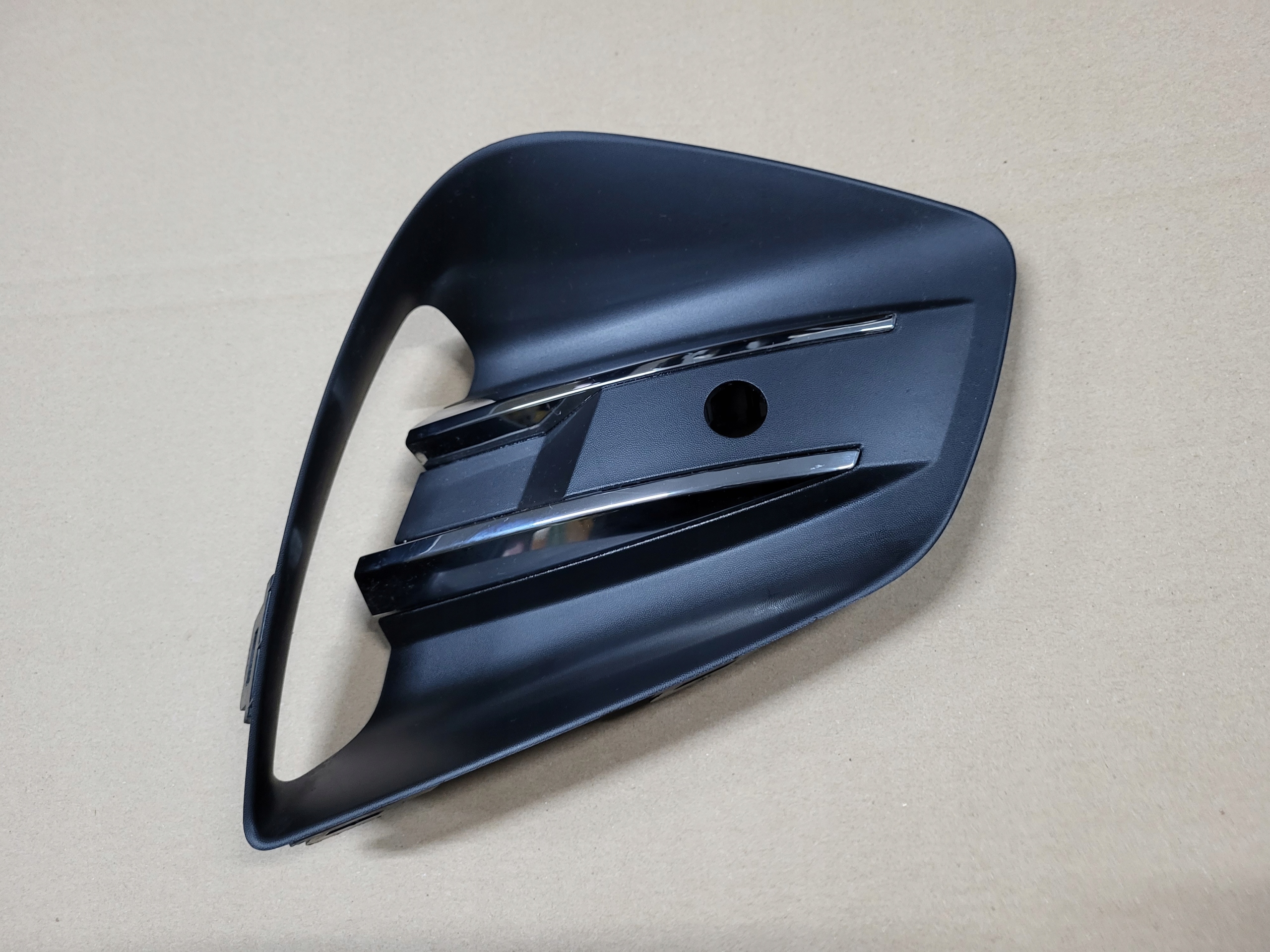 62365224101 - RENAULT CLIO 5 V РЕШІТКА ПЕРЕДНЬОГО БАМПЕРА ПЕРЕДНЯ