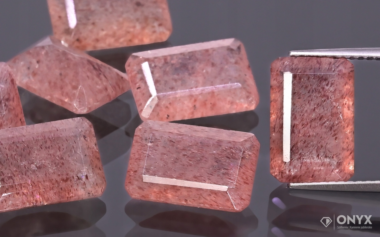 Jahodový křemen fazetovaný oktagon 12x8 mm