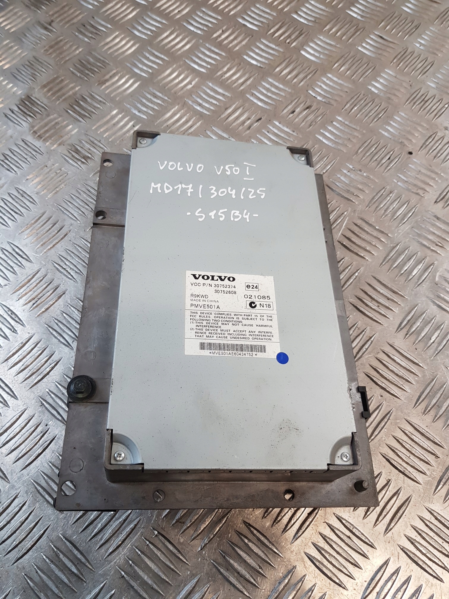 усилитель радио 30752374 + модуль навигации 30752377 volvo V50 и 06R-