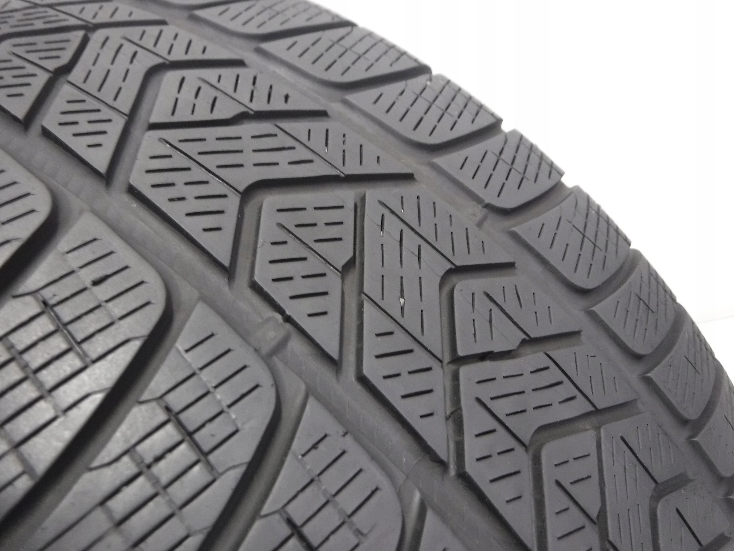 OPONA PIRELLI SCORPION WINTER 235/60/18 103H Szerokość opony 235 mm