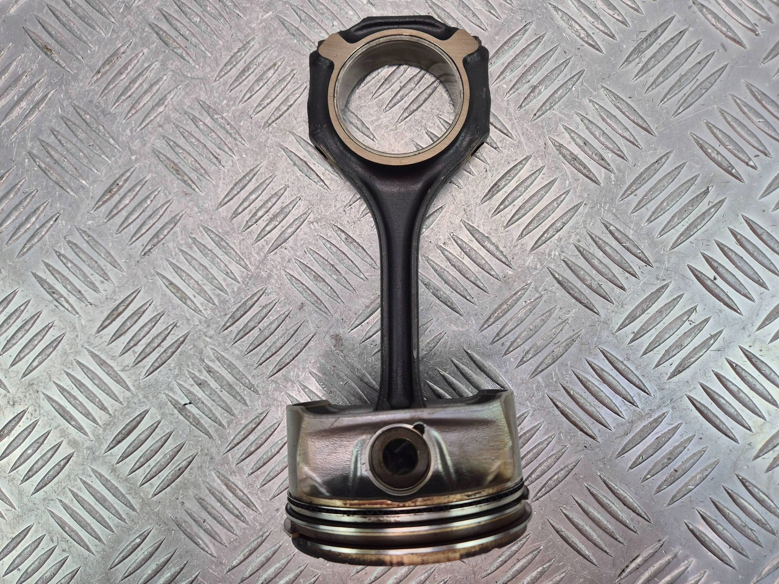Mercedes E350 A207 piston with connecting rod 16160 M272