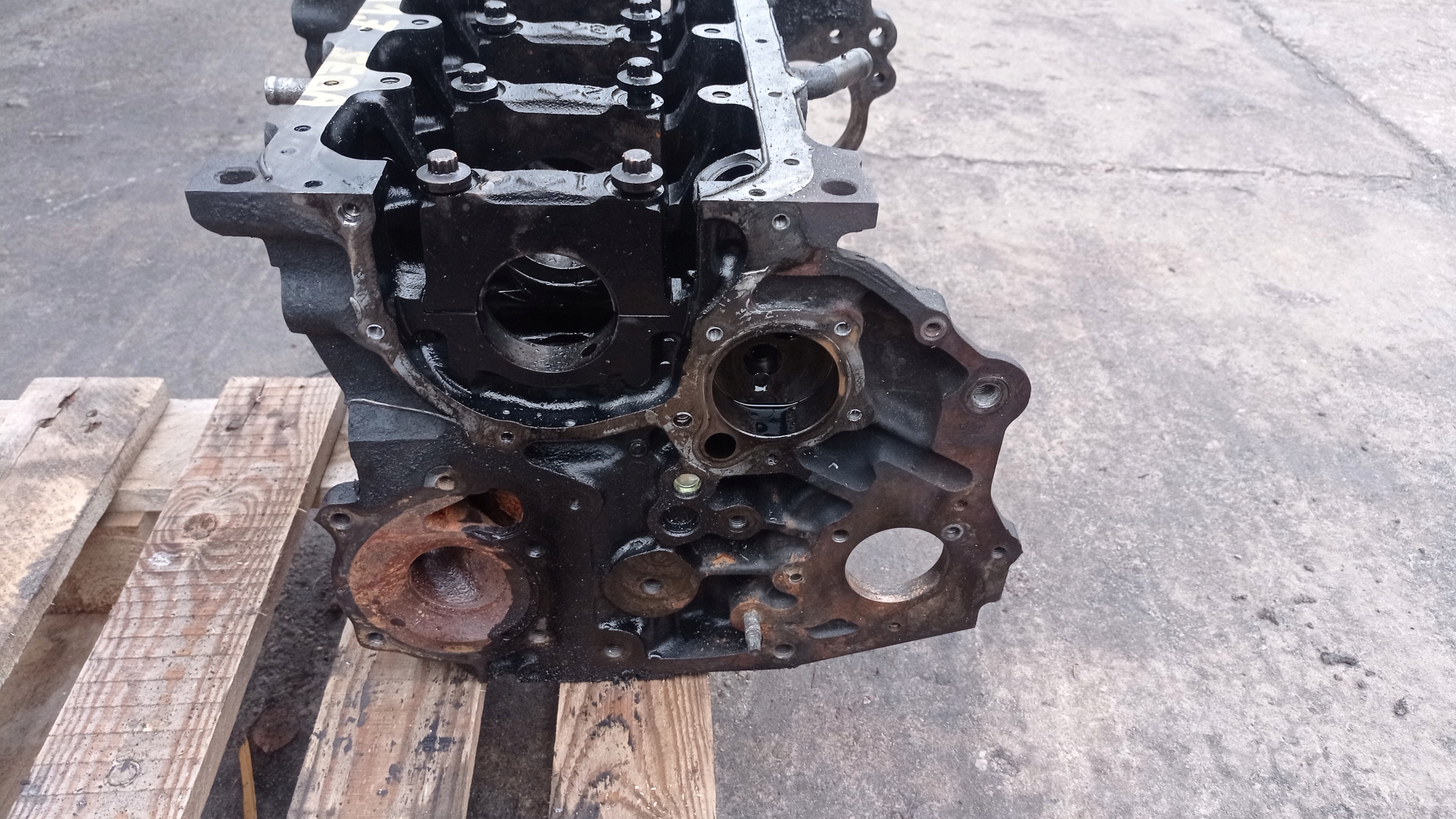 BLOK MOTORU DOL AUDI CAX Z STOPAMI vačky 03C021