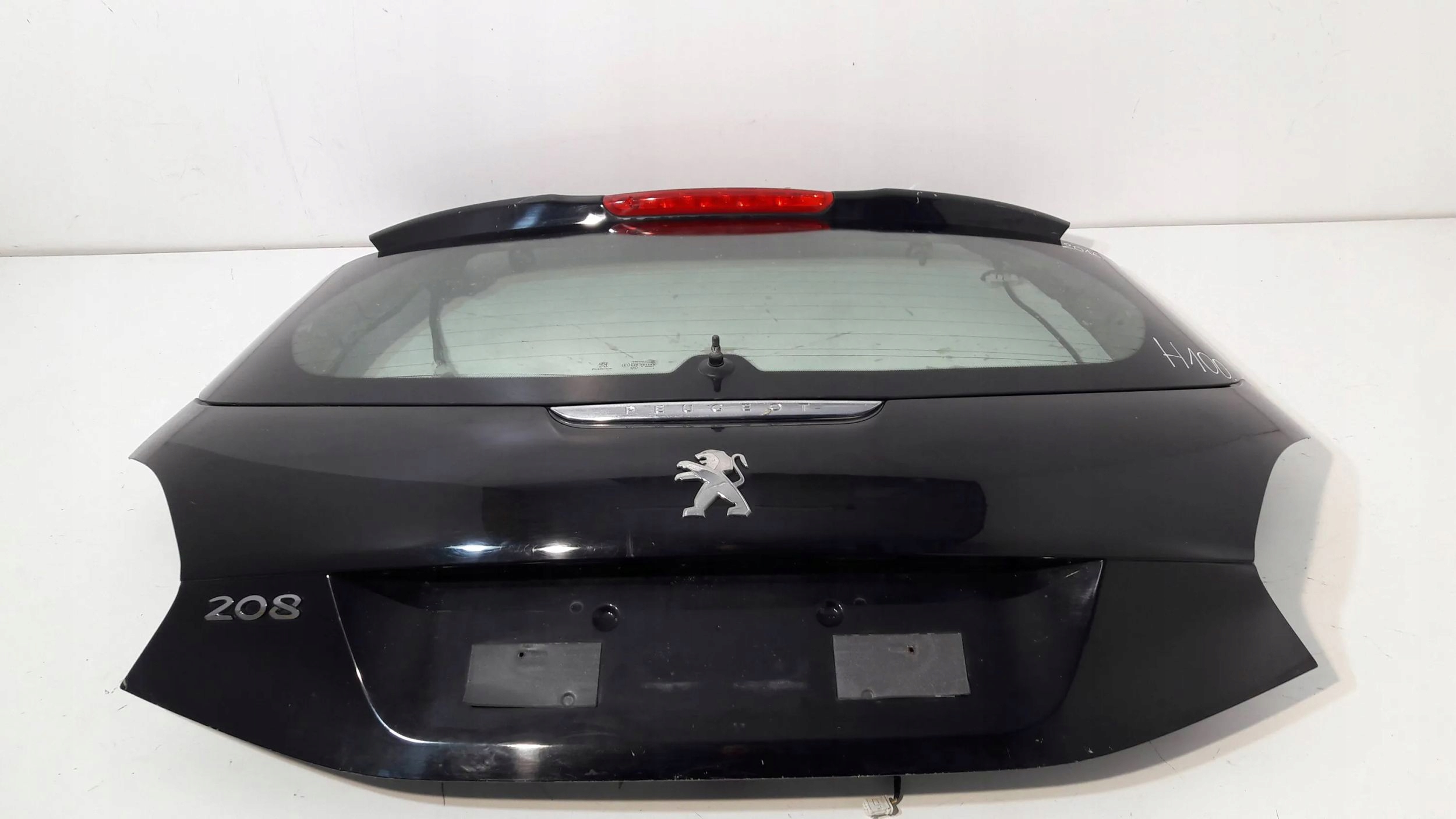 Peugeot 208 rear trunk door boot 2016 rok (H100)